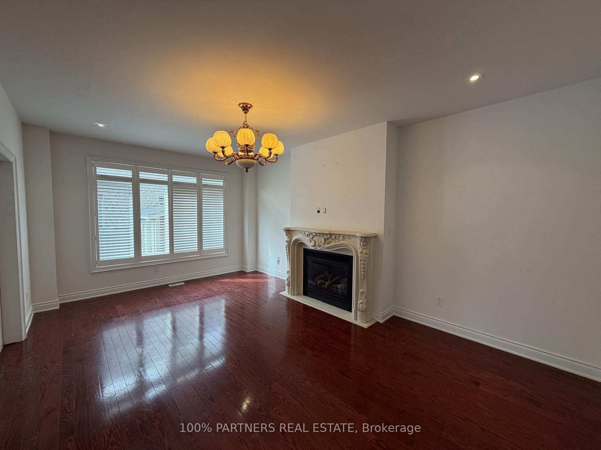 Photo 11 of 56 Woodvalley Crescent, Vaughan, Patterson — HOMEH