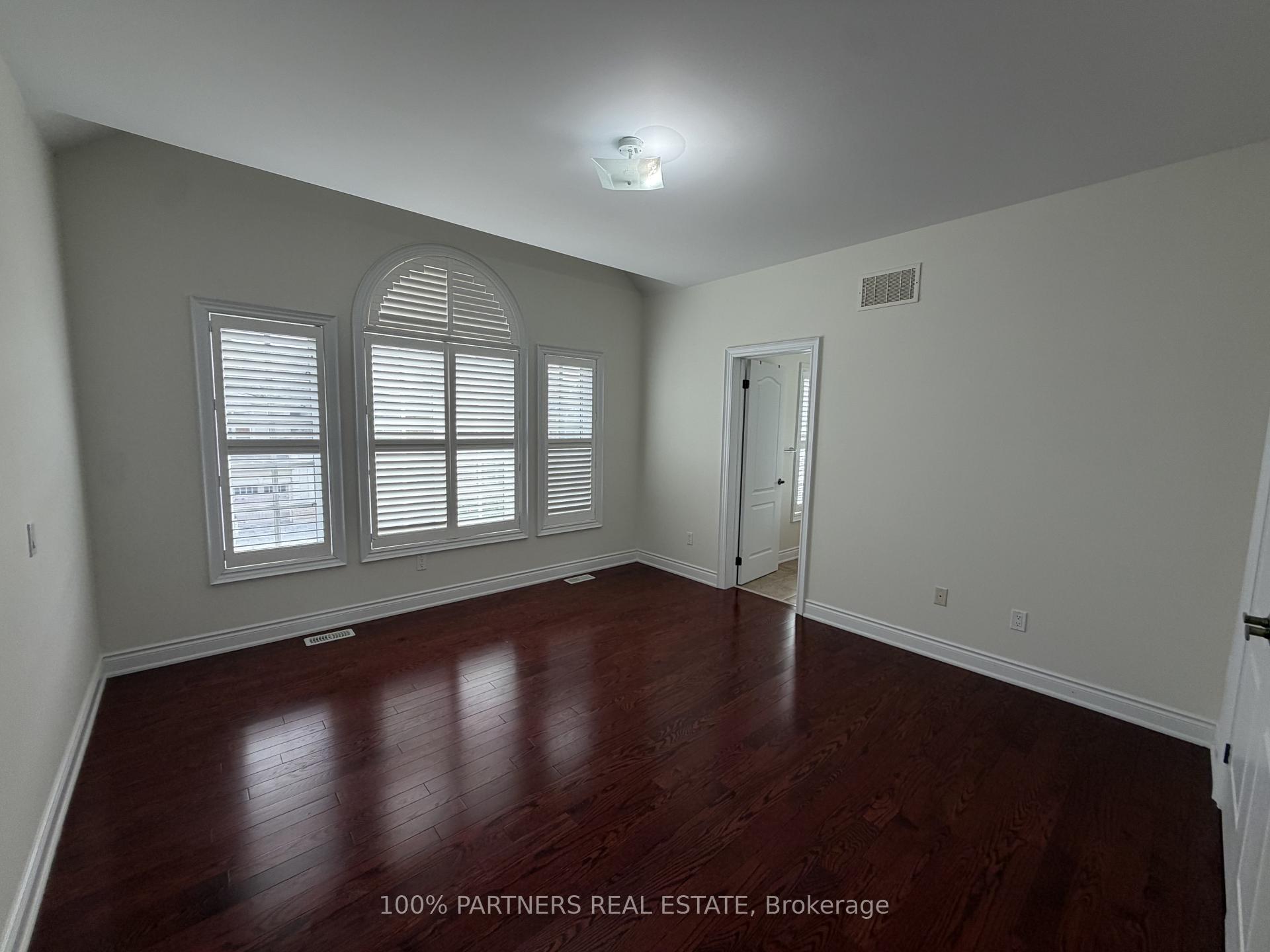 Photo 15 of 56 Woodvalley Crescent, Vaughan, Patterson — HOMEH