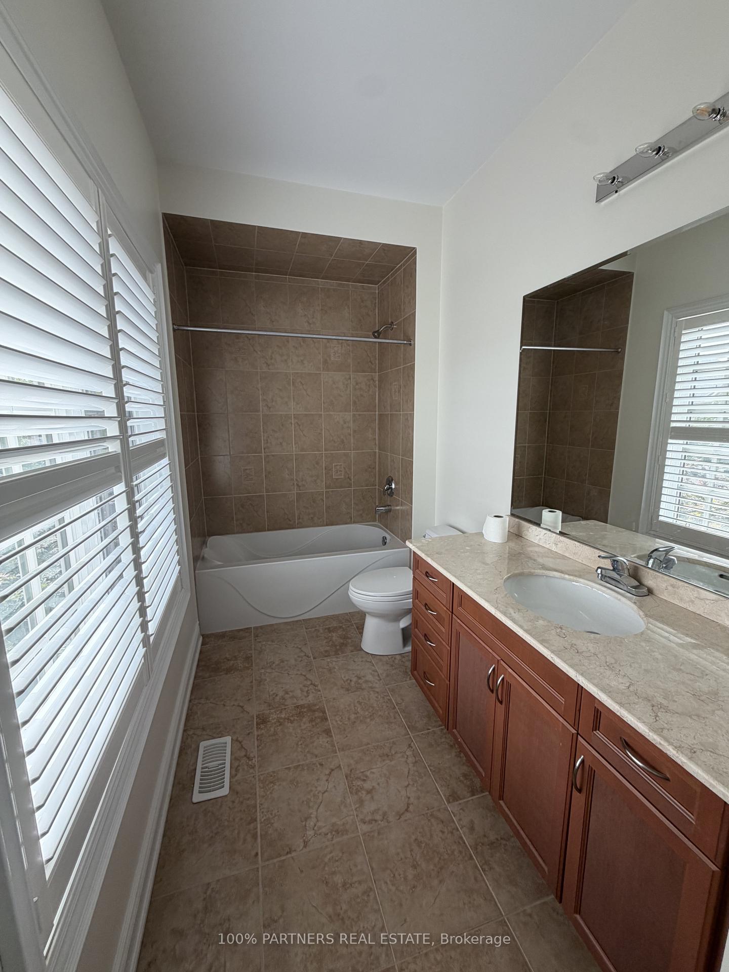 Photo 16 of 56 Woodvalley Crescent, Vaughan, Patterson — HOMEH