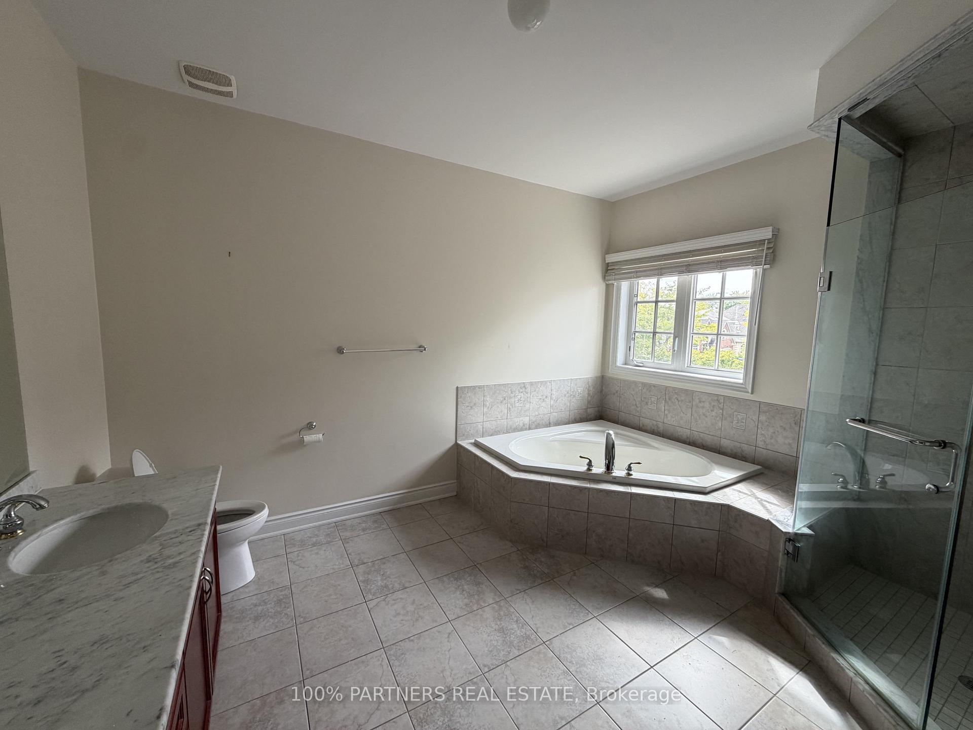 Photo 17 of 56 Woodvalley Crescent, Vaughan, Patterson — HOMEH