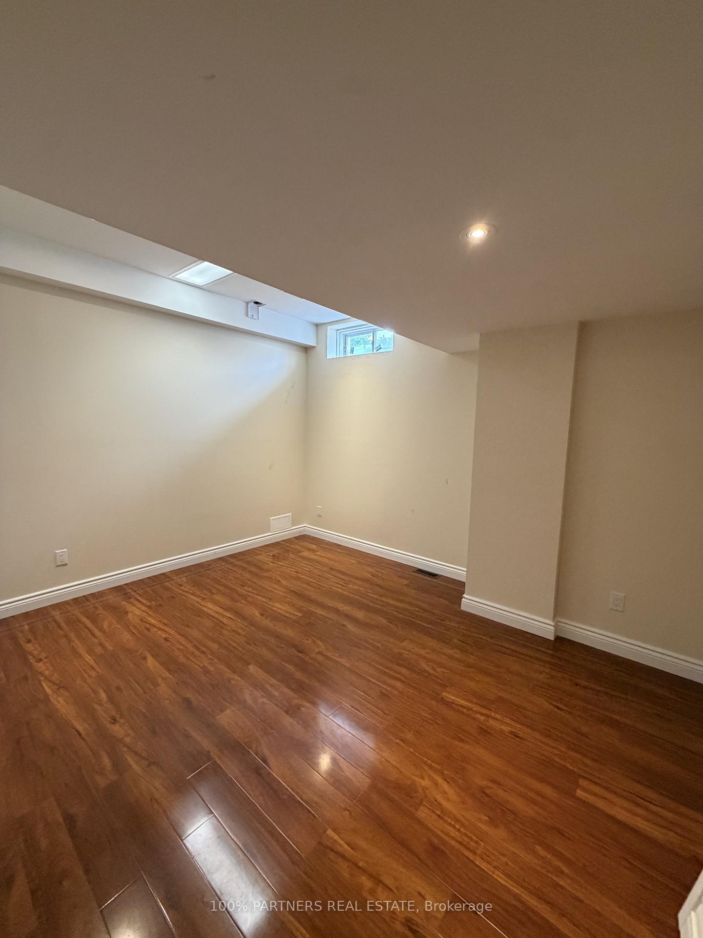 Photo 19 of 56 Woodvalley Crescent, Vaughan, Patterson — HOMEH
