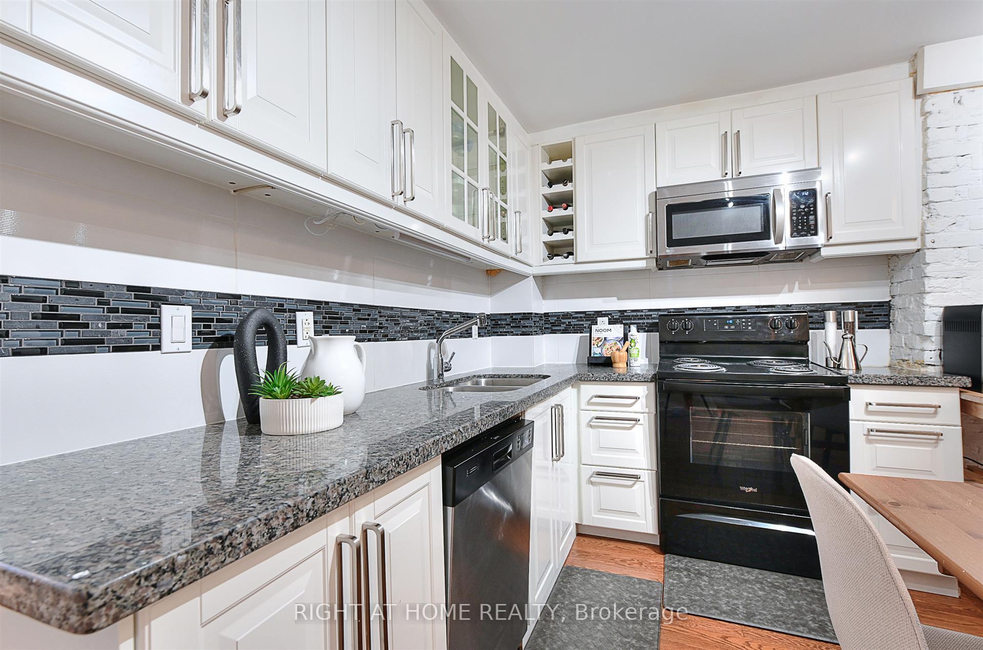 Photo 9 of 183 Earlscourt Avenue, Toronto, Corso Italia-Davenport — HOMEH