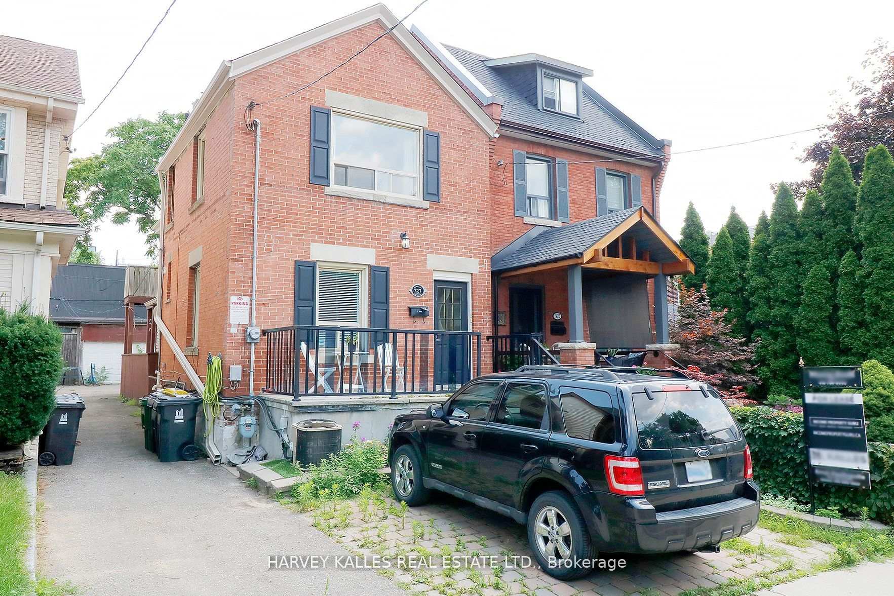 Front of Unit Bsmnt, 327 Howland Avenue