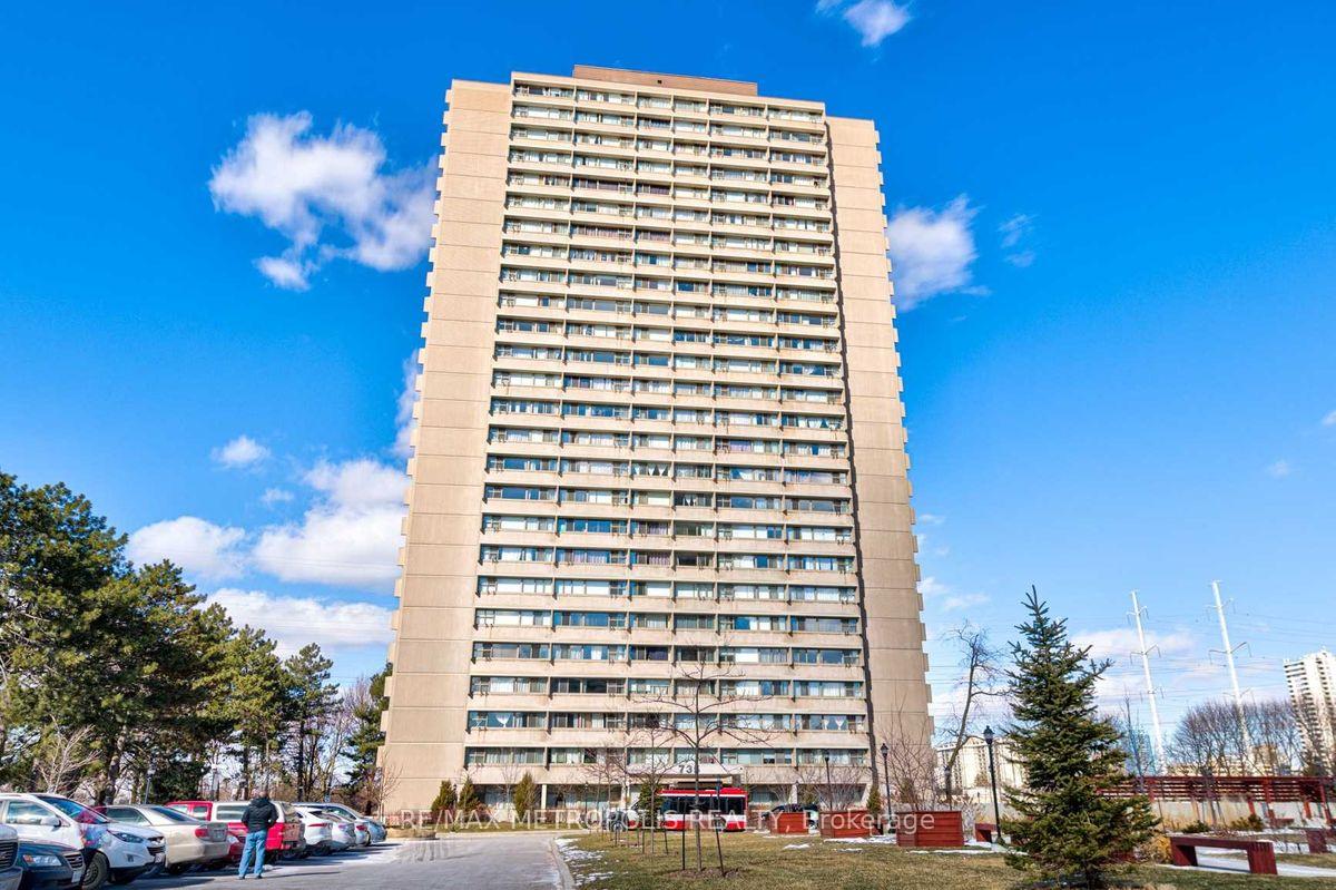 Front of Unit 704, 735 Don Mills Road