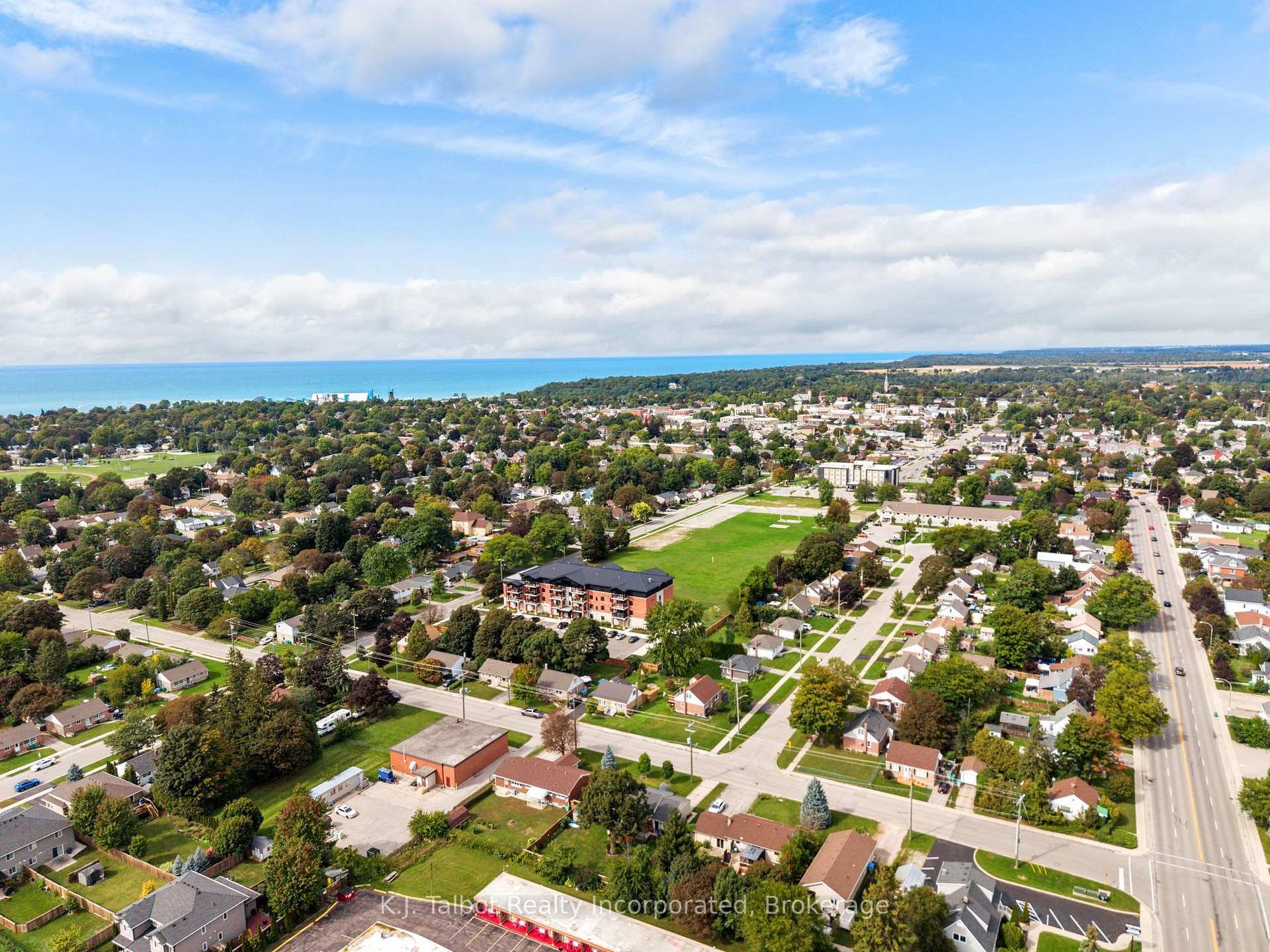 Photo 33 of 78 Blake Street E, Goderich, Goderich (Town) — HOMEH