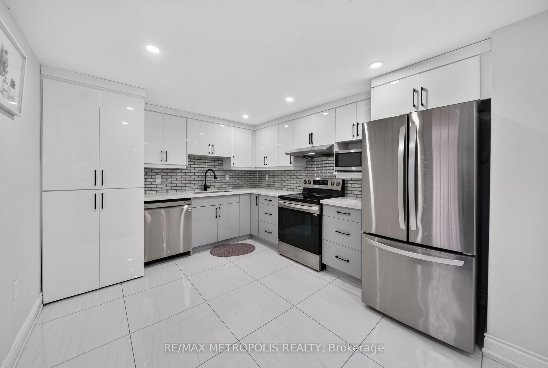 Photo 4 of Unit Bsmt, 6 Madoc Drive, Brampton, Madoc — HOMEH