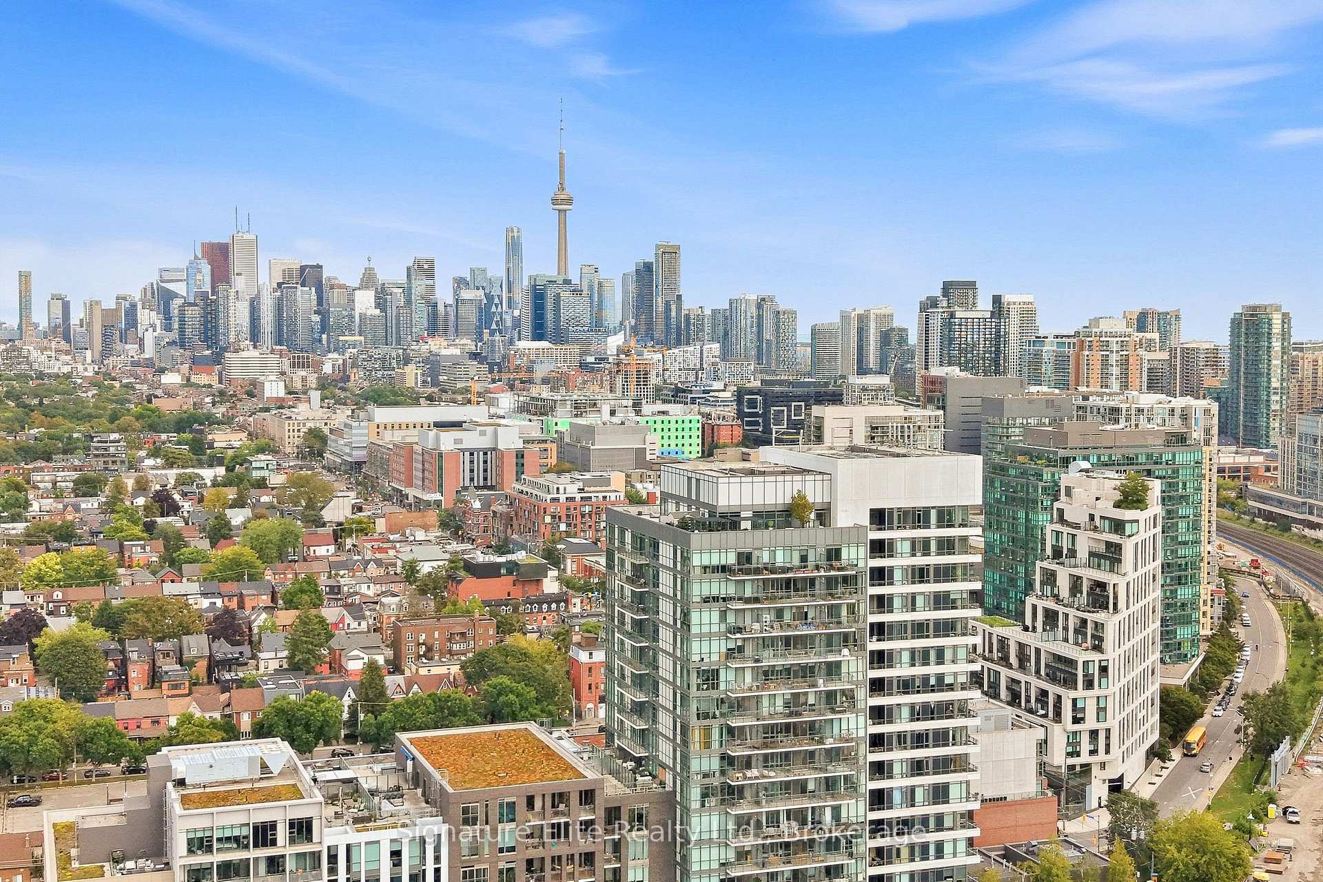 Photo 2 of Unit 1303, 20 Minowan Miikan Lane, Toronto, Little Portugal — HOMEH