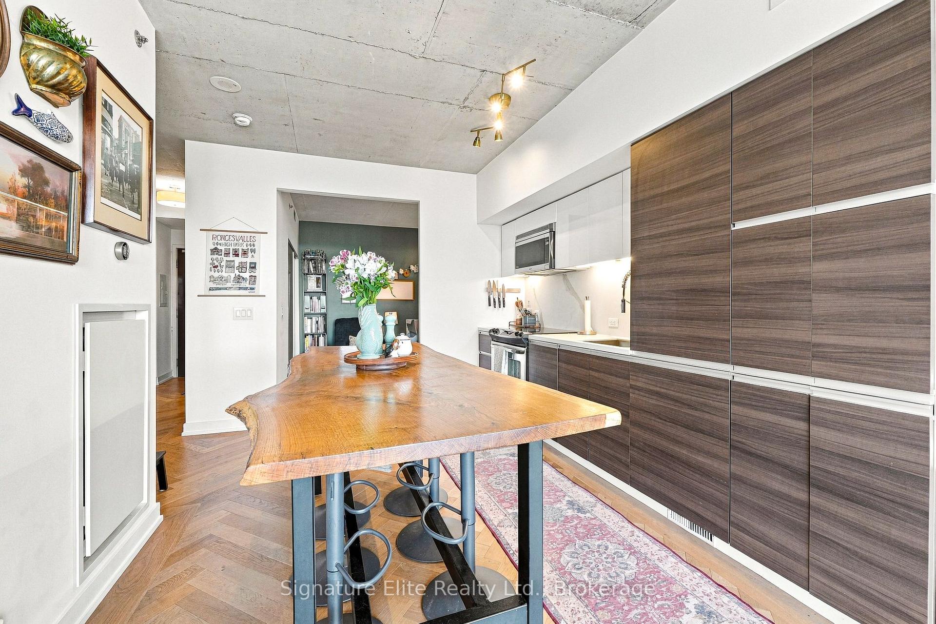Photo 7 of Unit 1303, 20 Minowan Miikan Lane, Toronto, Little Portugal — HOMEH