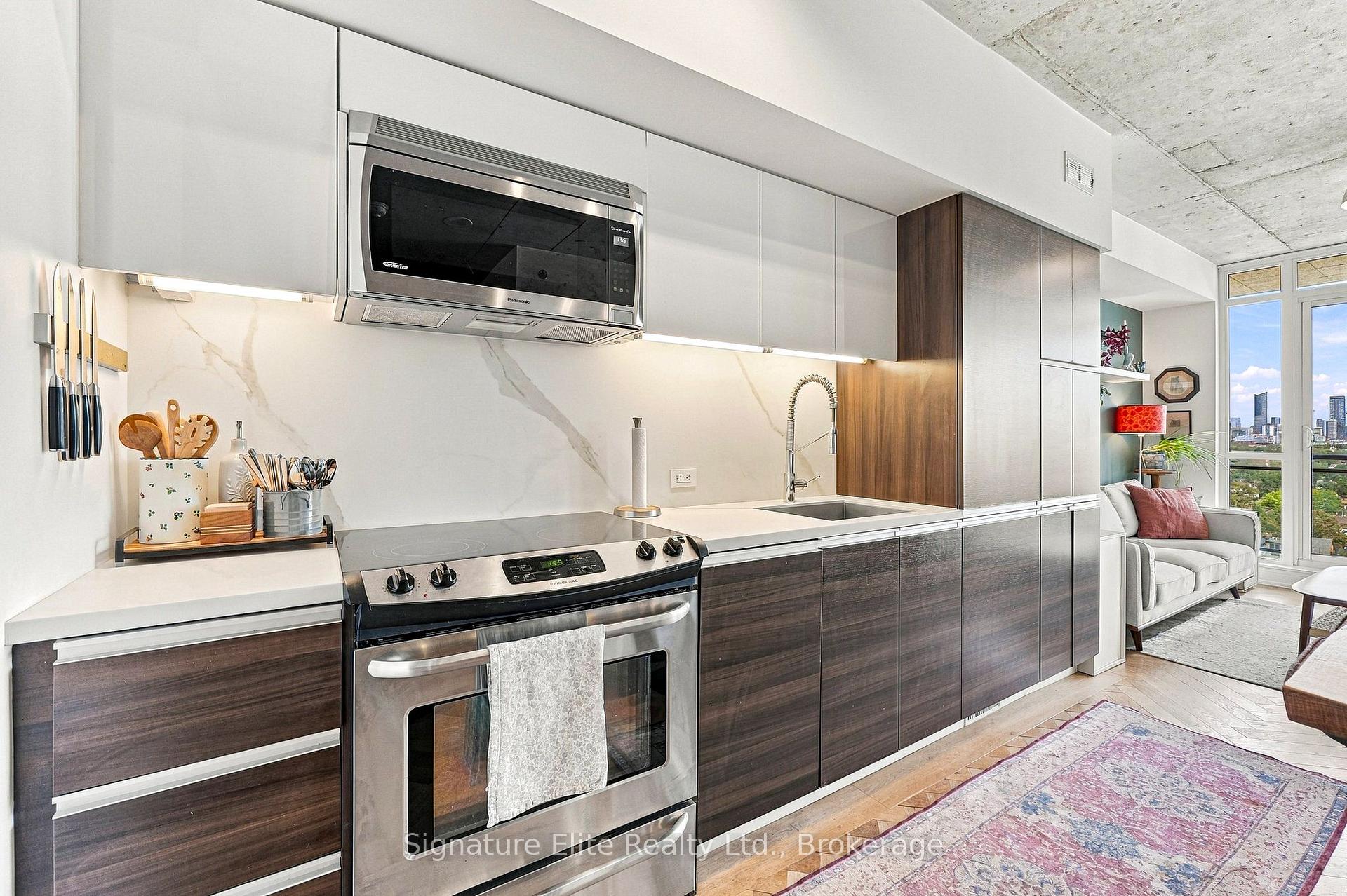 Photo 5 of Unit 1303, 20 Minowan Miikan Lane, Toronto, Little Portugal — HOMEH