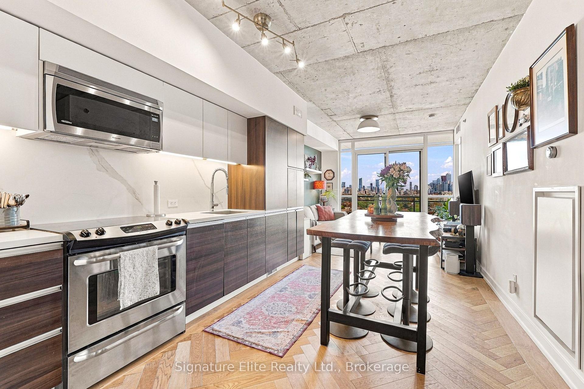 Photo 4 of Unit 1303, 20 Minowan Miikan Lane, Toronto, Little Portugal — HOMEH