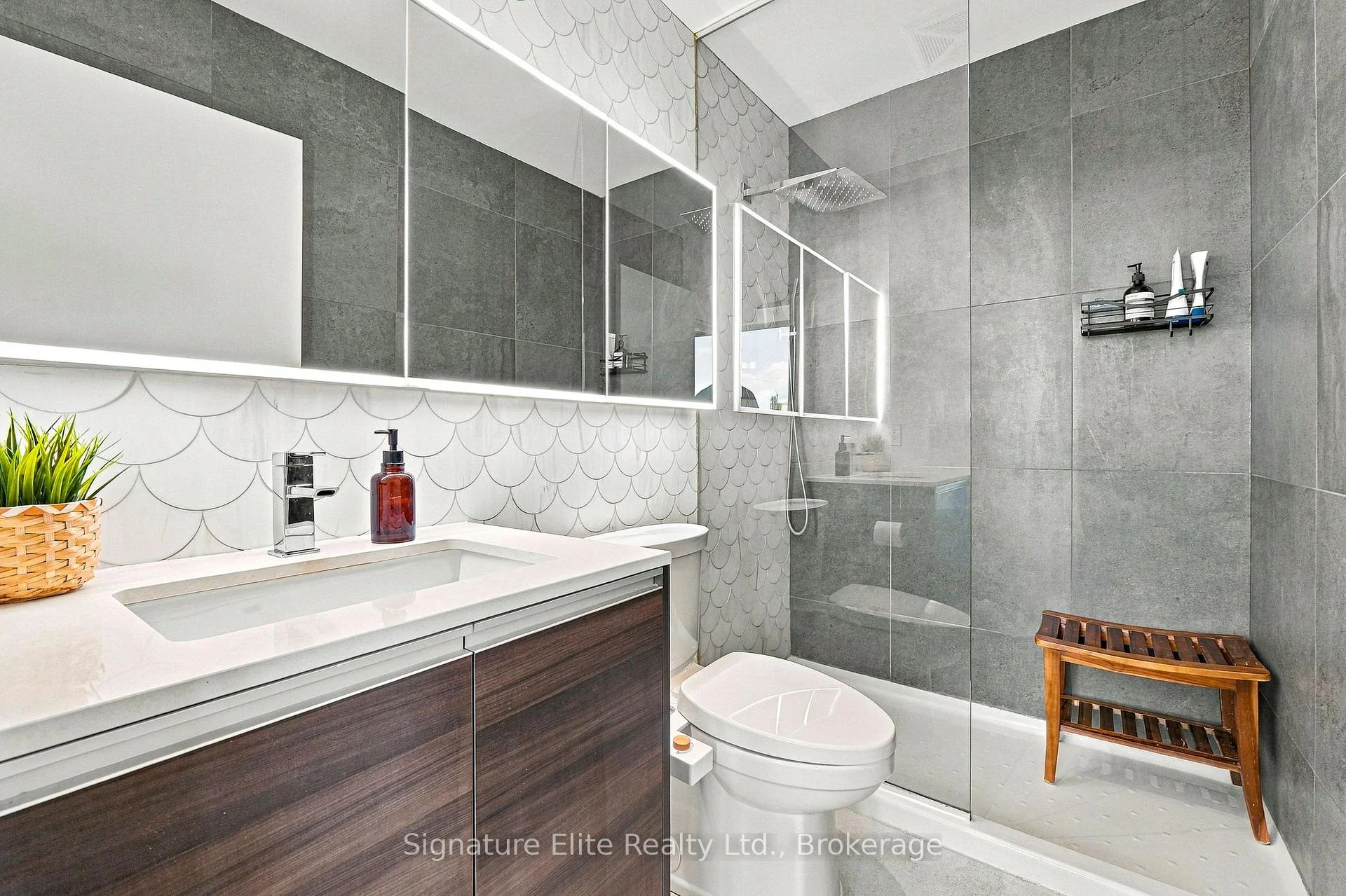 Photo 23 of Unit 1303, 20 Minowan Miikan Lane, Toronto, Little Portugal — HOMEH