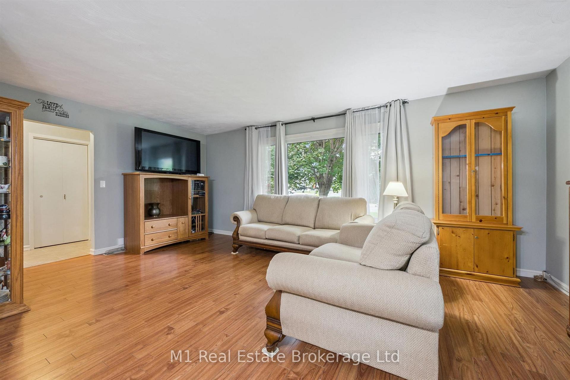 Photo 8 of 205 Albert Street, Minto — HOMEH