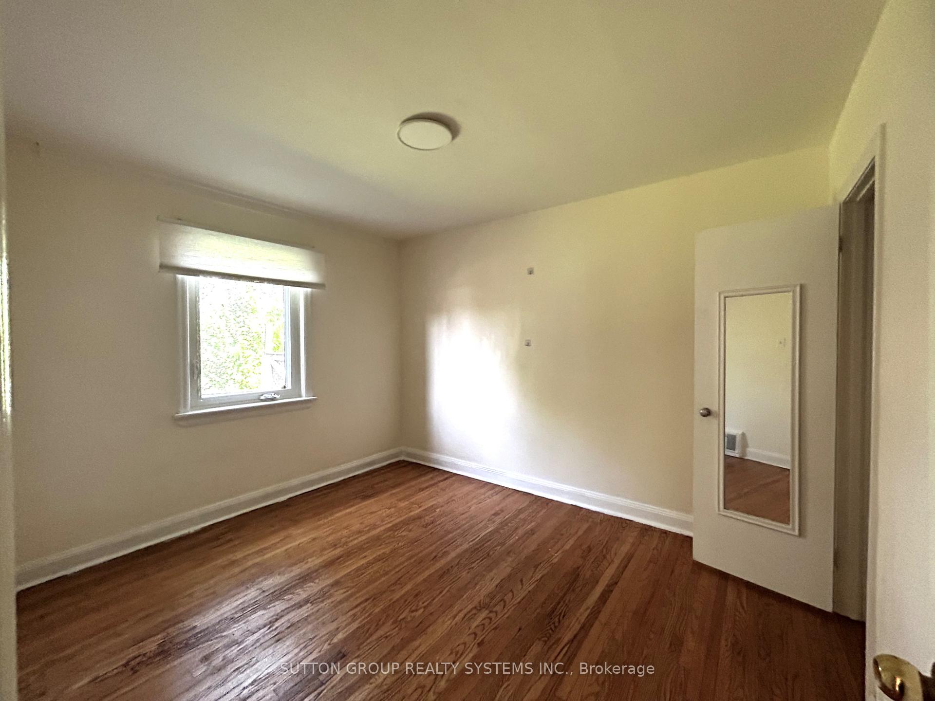 Photo 38 of 26 Compton Crescent, North York, Downsview-Roding-CFB — HOMEH