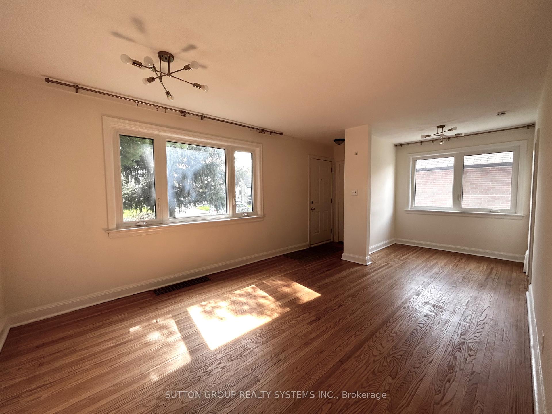 Photo 41 of 26 Compton Crescent, North York, Downsview-Roding-CFB — HOMEH