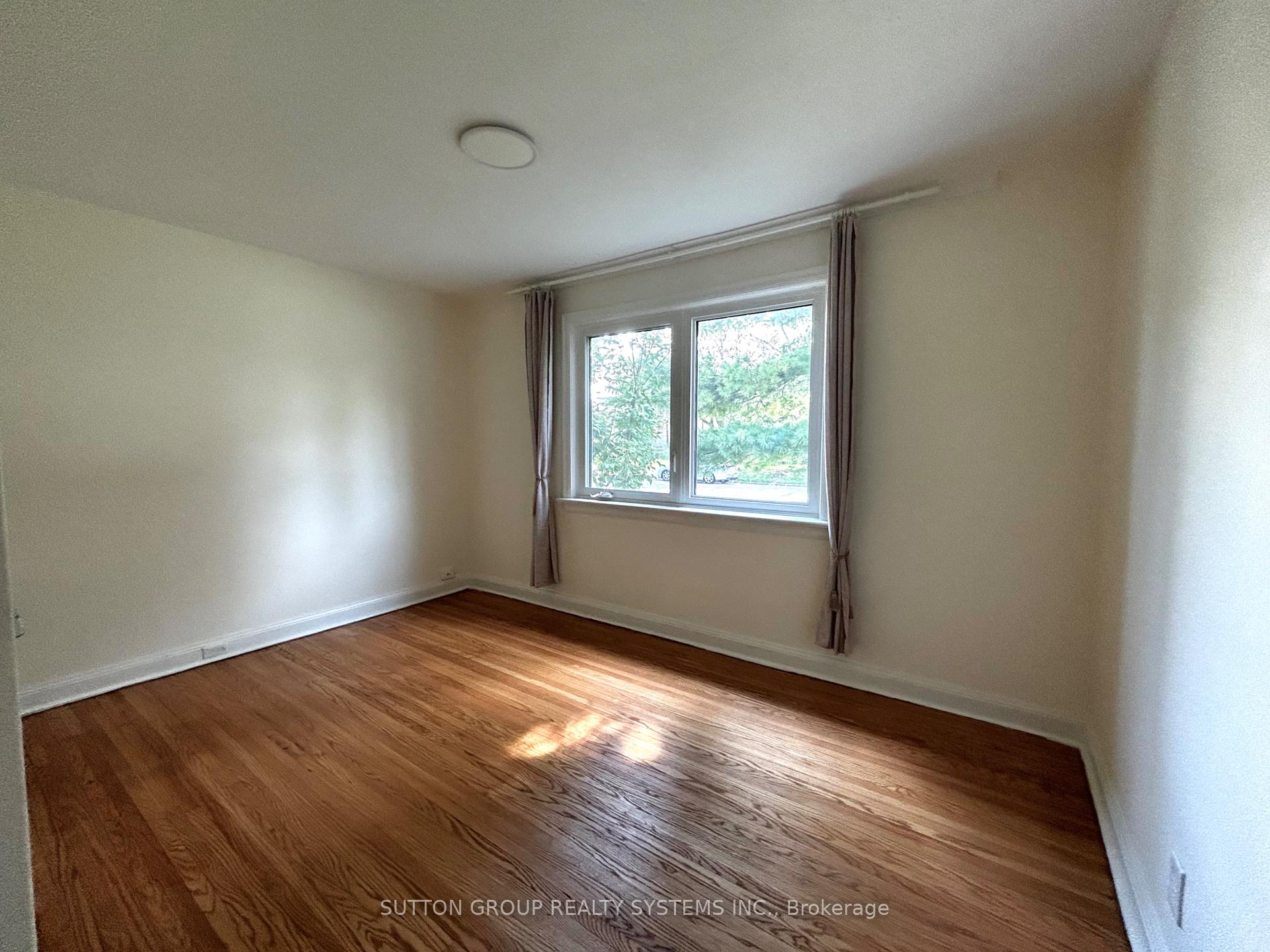 Photo 44 of 26 Compton Crescent, North York, Downsview-Roding-CFB — HOMEH