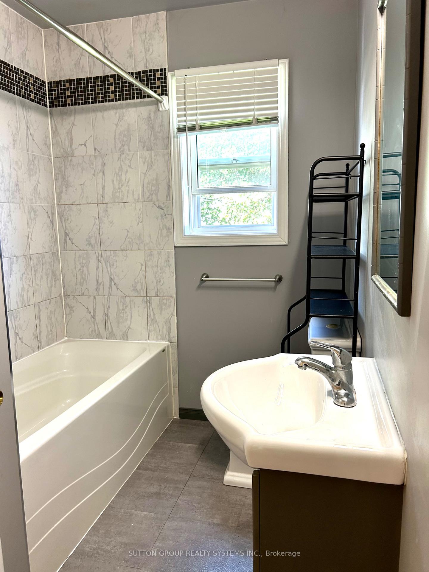 Photo 51 of 26 Compton Crescent, North York, Downsview-Roding-CFB — HOMEH
