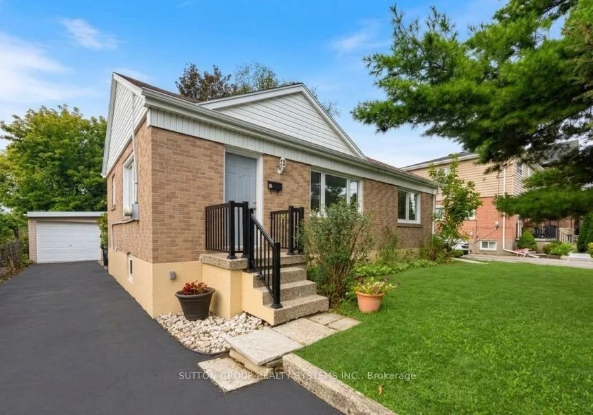 Photo 2 of 26 Compton Crescent, North York, Downsview-Roding-CFB — HOMEH
