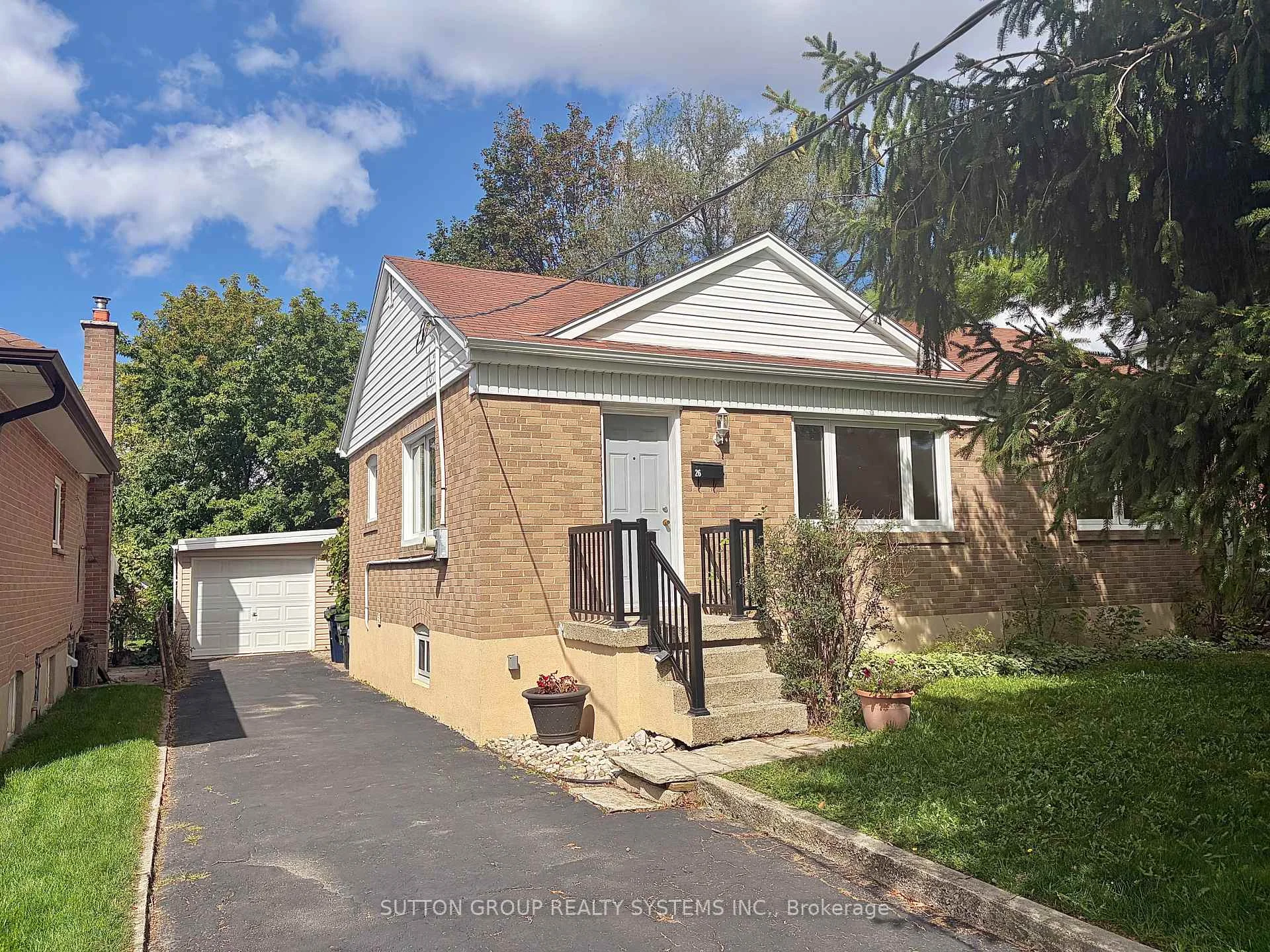 Photo 3 of 26 Compton Crescent, North York, Downsview-Roding-CFB — HOMEH