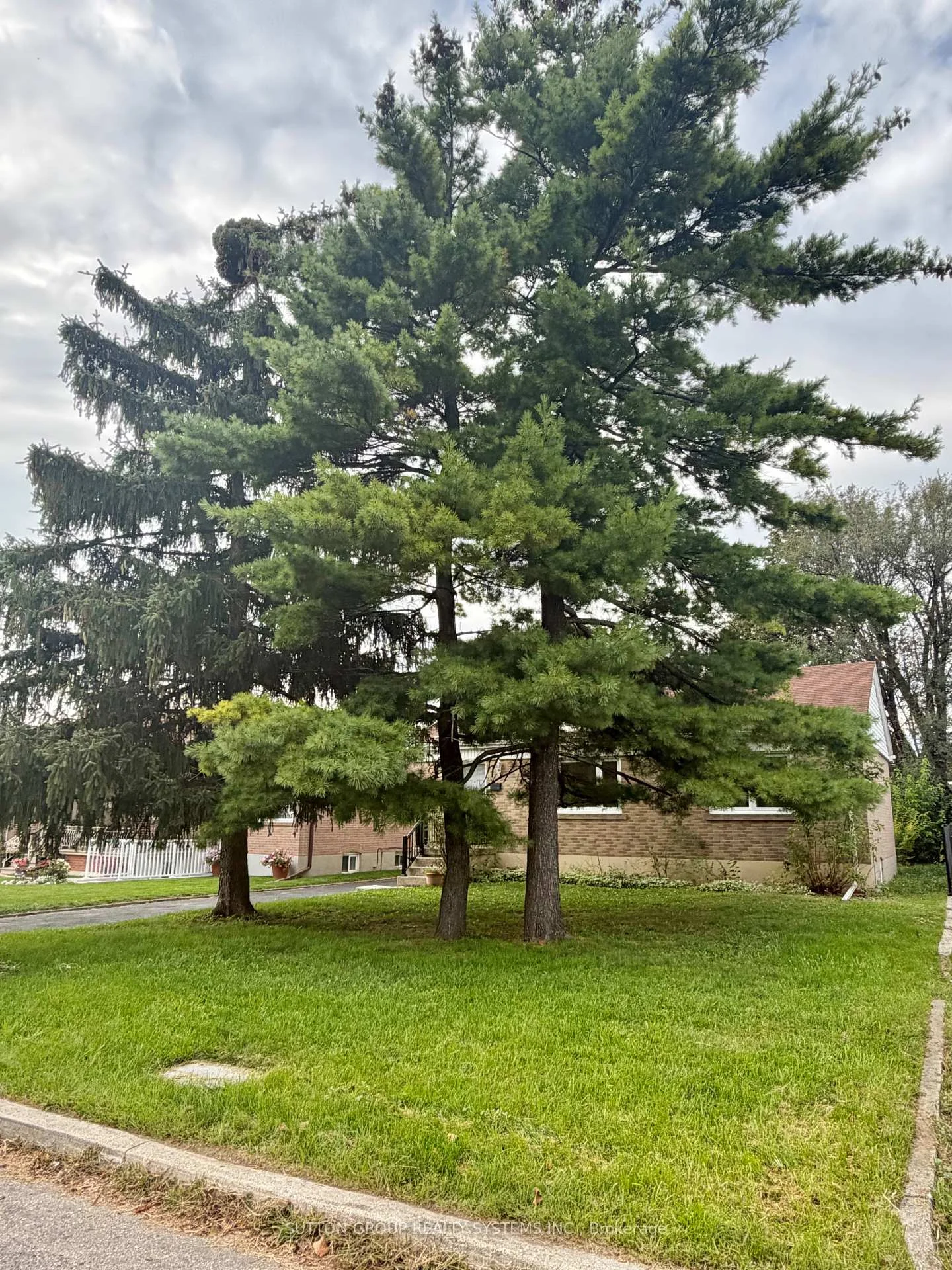 Photo 6 of 26 Compton Crescent, North York, Downsview-Roding-CFB — HOMEH