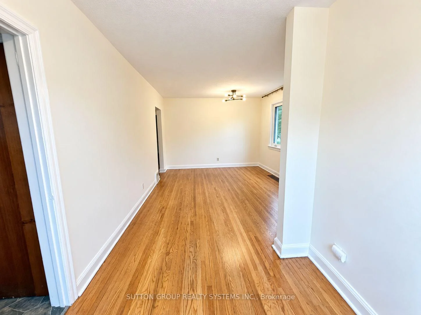 Photo 15 of 26 Compton Crescent, North York, Downsview-Roding-CFB — HOMEH