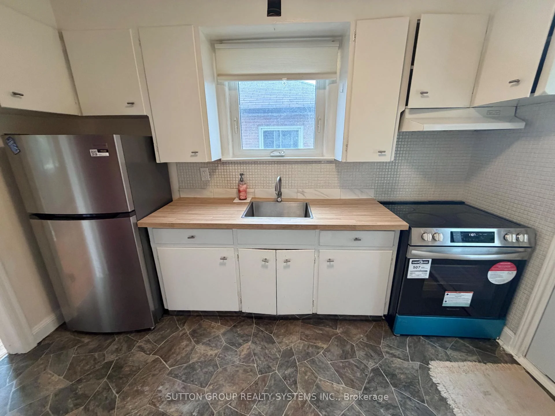 Photo 17 of 26 Compton Crescent, North York, Downsview-Roding-CFB — HOMEH