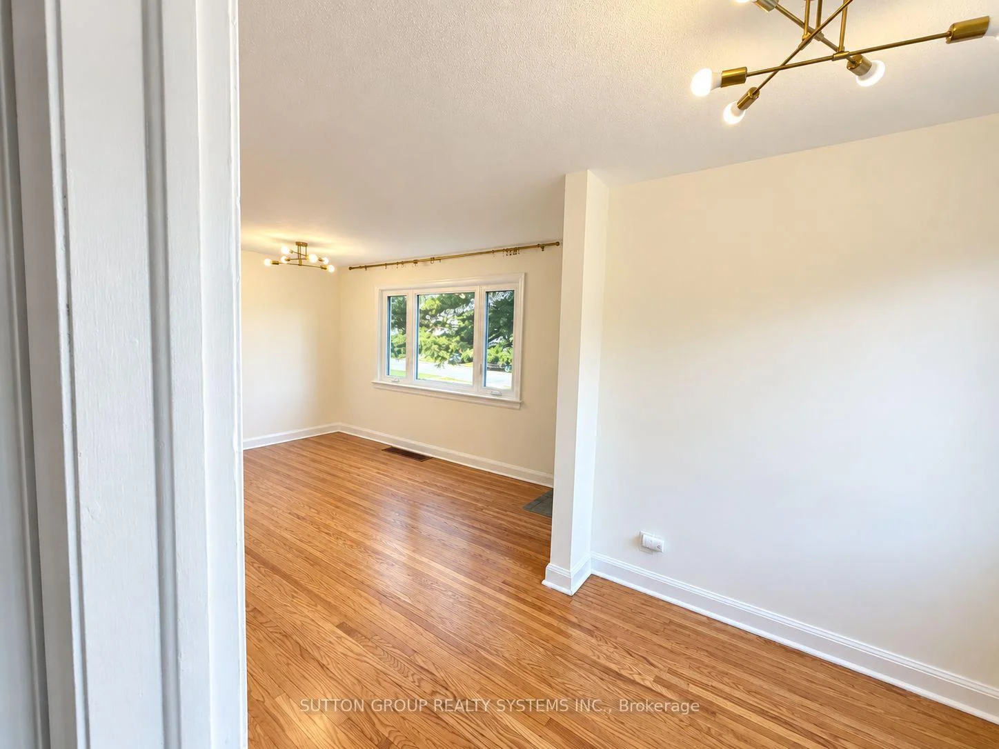 Photo 18 of 26 Compton Crescent, North York, Downsview-Roding-CFB — HOMEH