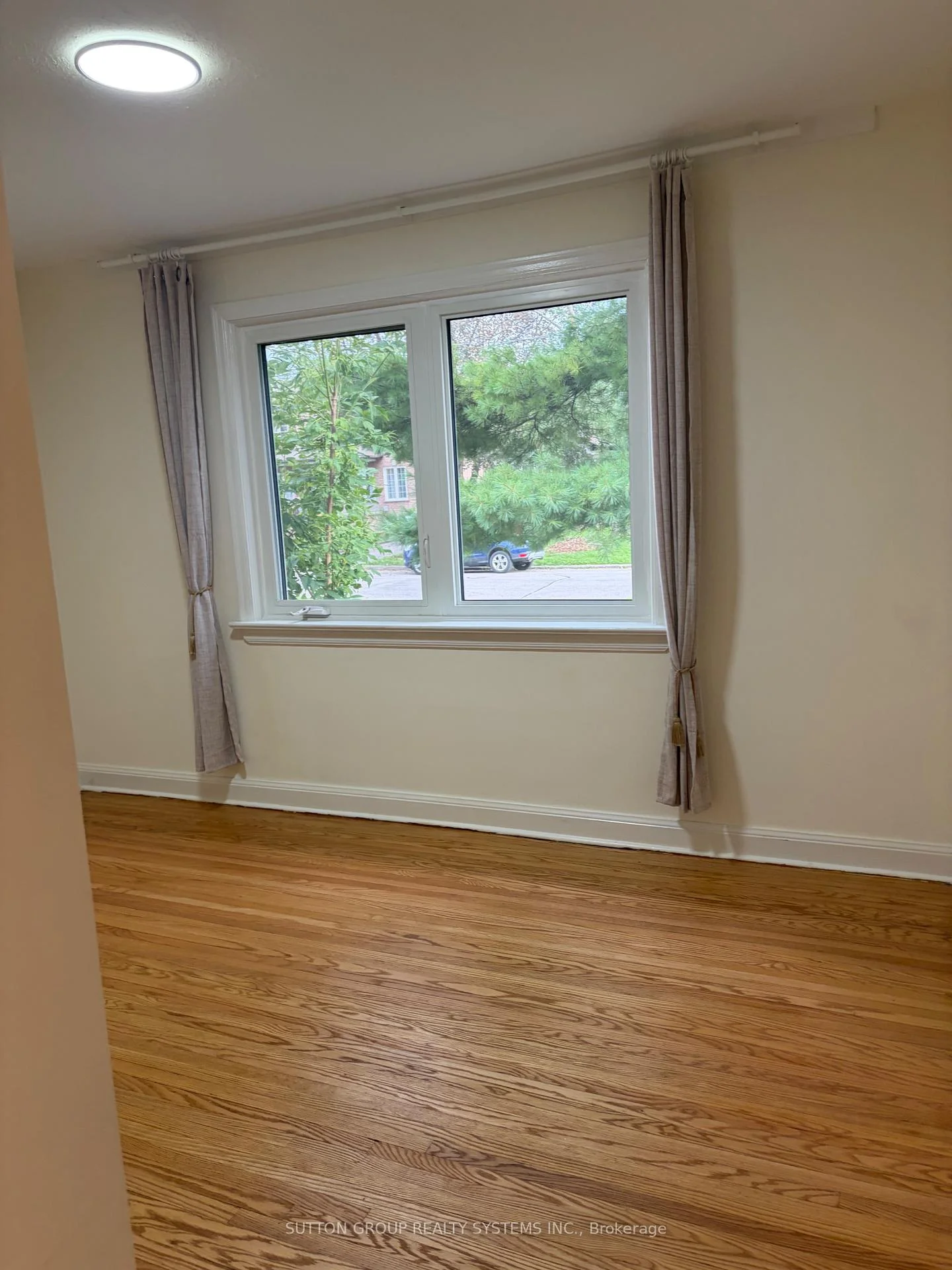 Photo 20 of 26 Compton Crescent, North York, Downsview-Roding-CFB — HOMEH
