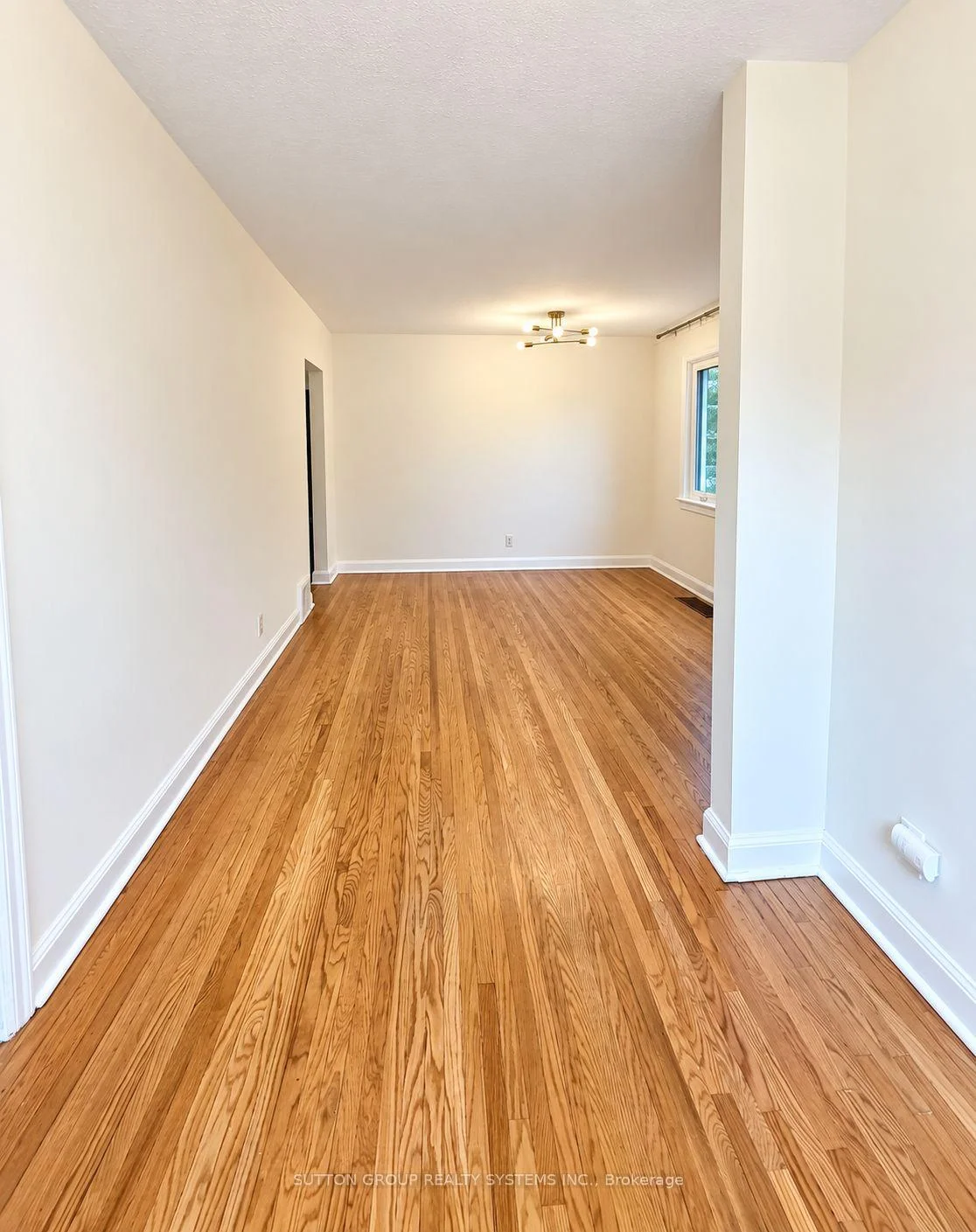 Photo 22 of 26 Compton Crescent, North York, Downsview-Roding-CFB — HOMEH