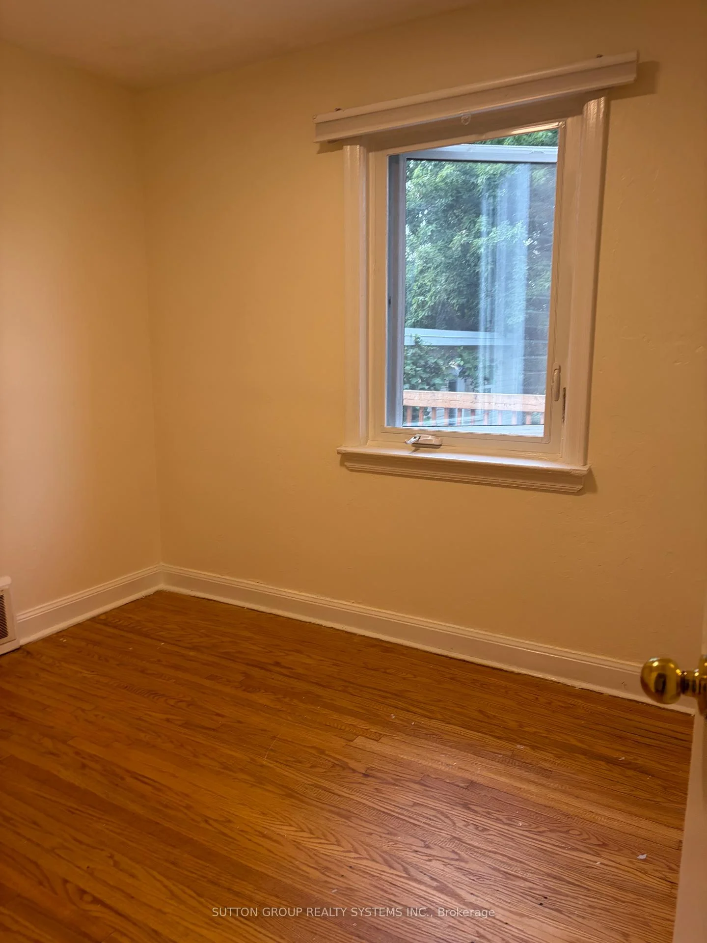 Photo 25 of 26 Compton Crescent, North York, Downsview-Roding-CFB — HOMEH
