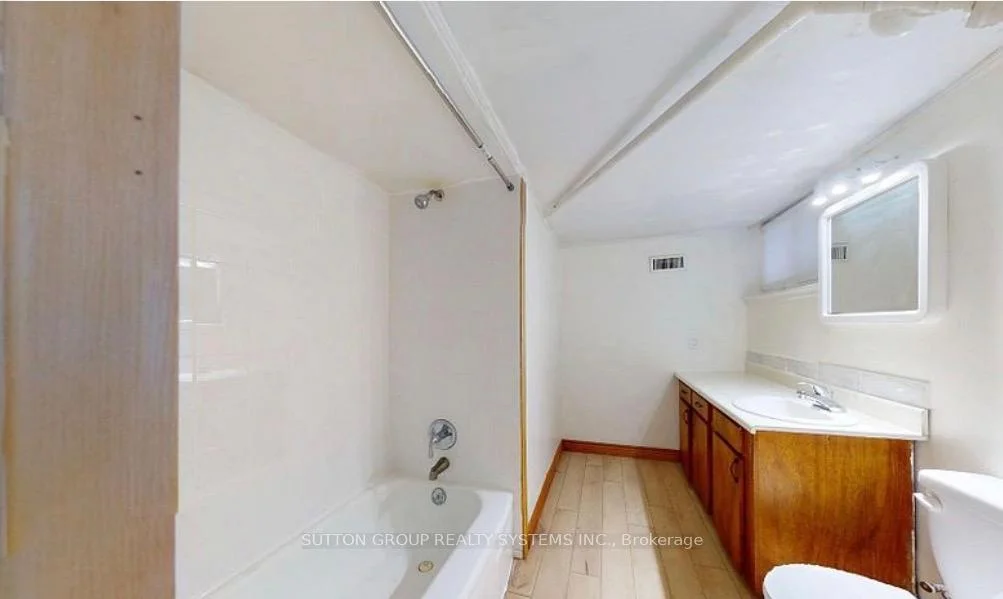 Photo 29 of 26 Compton Crescent, North York, Downsview-Roding-CFB — HOMEH