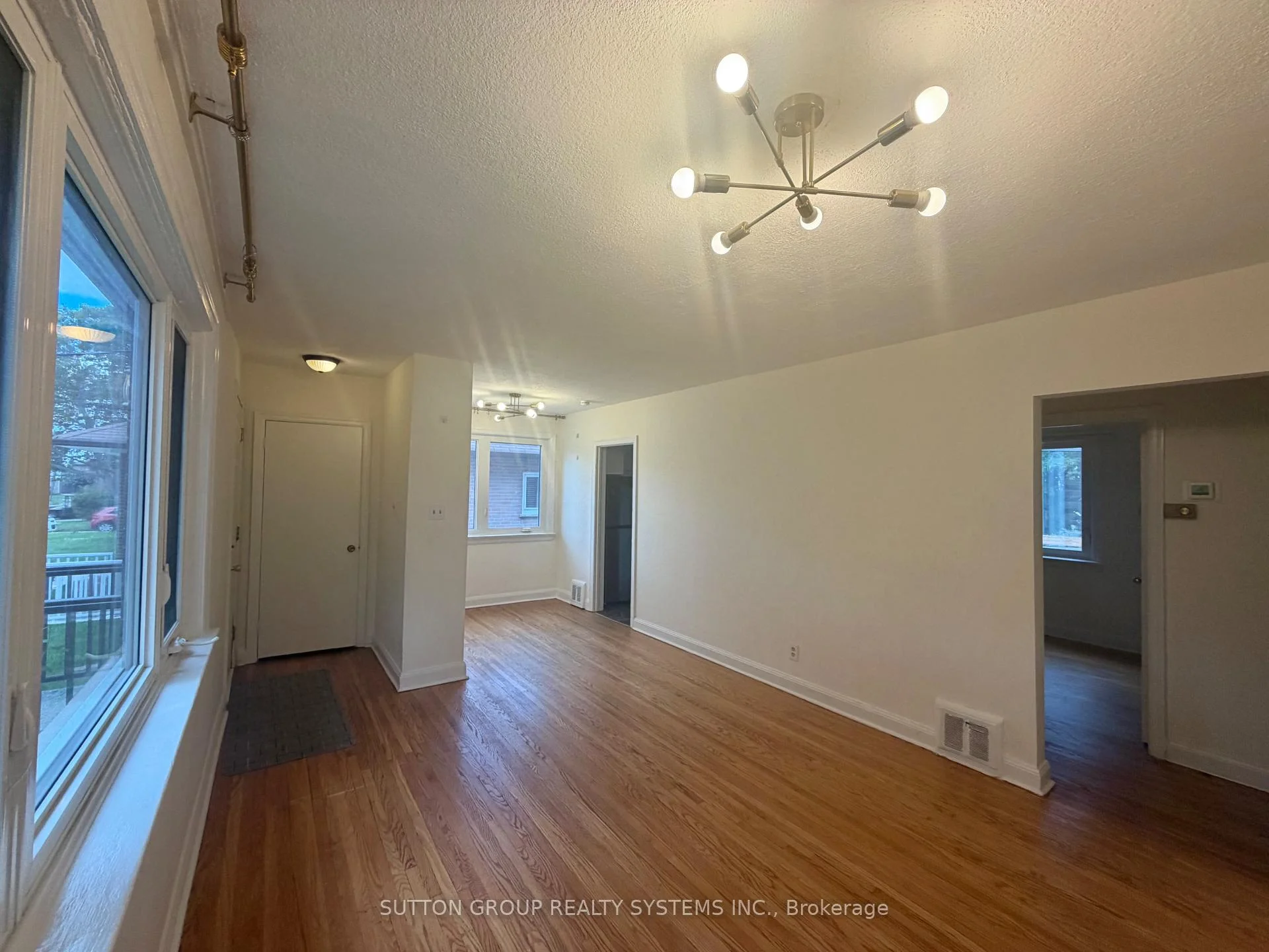 Photo 30 of 26 Compton Crescent, North York, Downsview-Roding-CFB — HOMEH