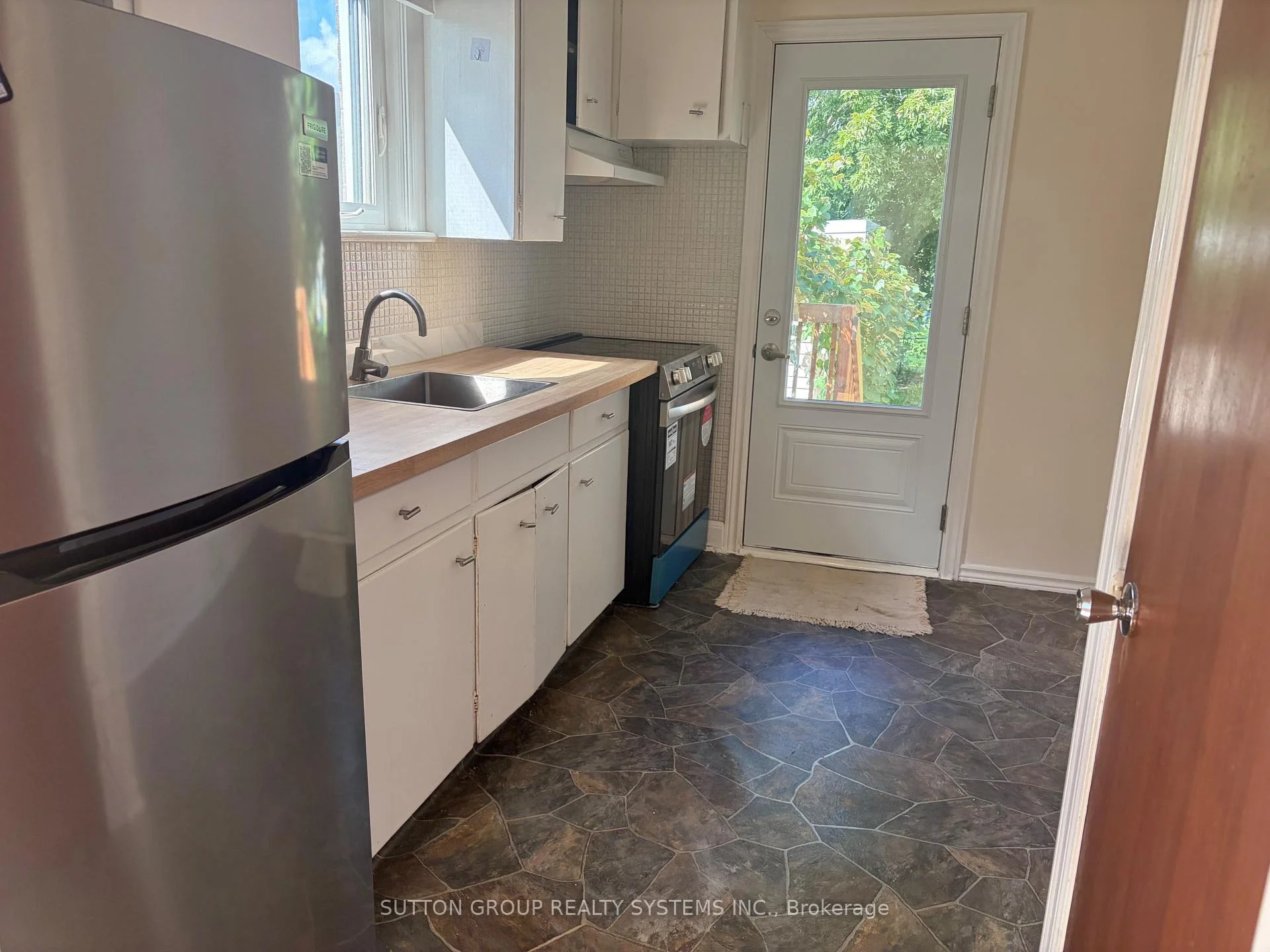 Photo 31 of 26 Compton Crescent, North York, Downsview-Roding-CFB — HOMEH