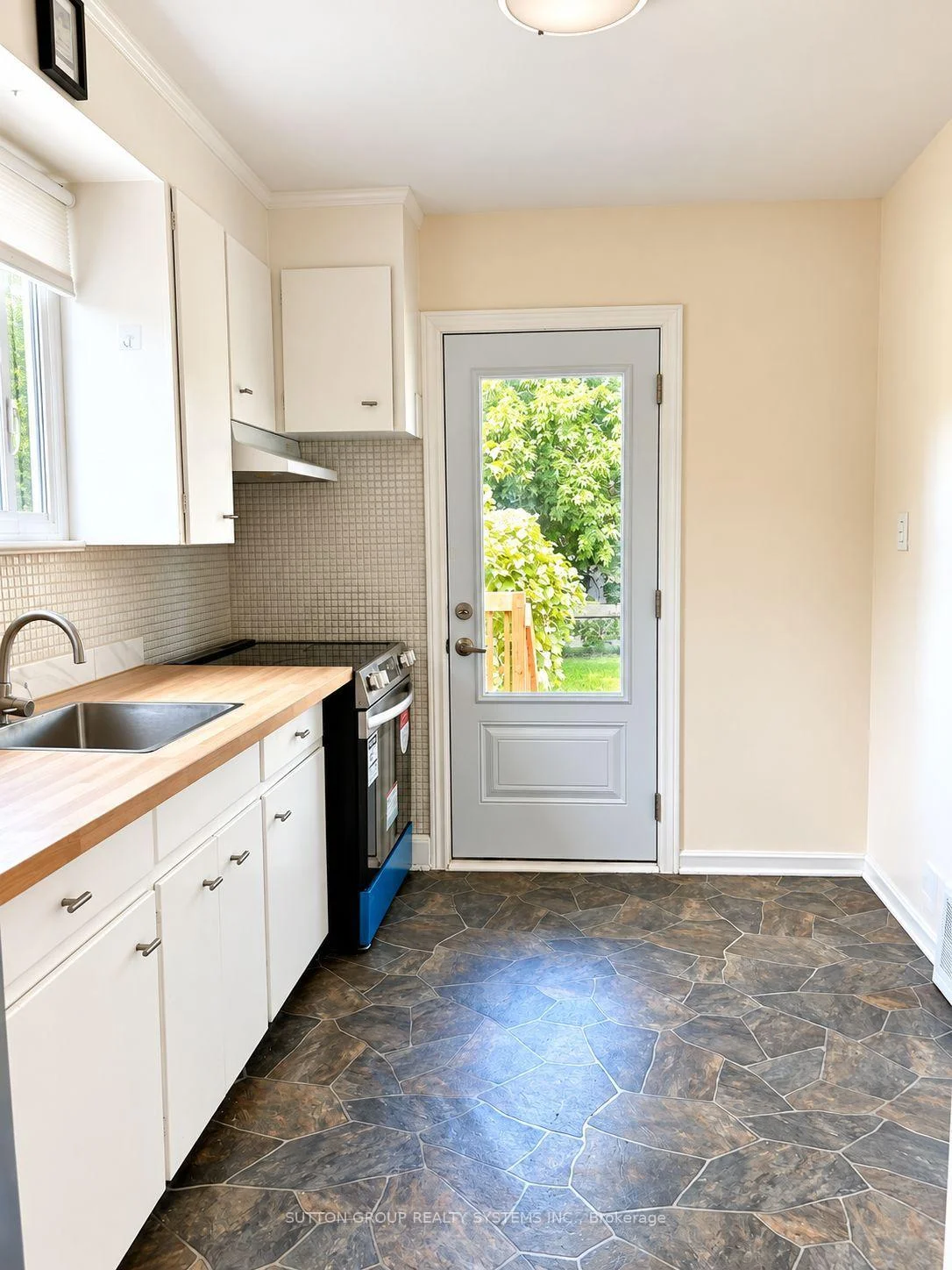 Photo 32 of 26 Compton Crescent, North York, Downsview-Roding-CFB — HOMEH