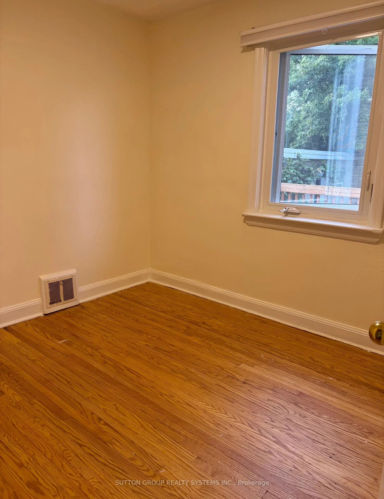 Photo 34 of 26 Compton Crescent, North York, Downsview-Roding-CFB — HOMEH