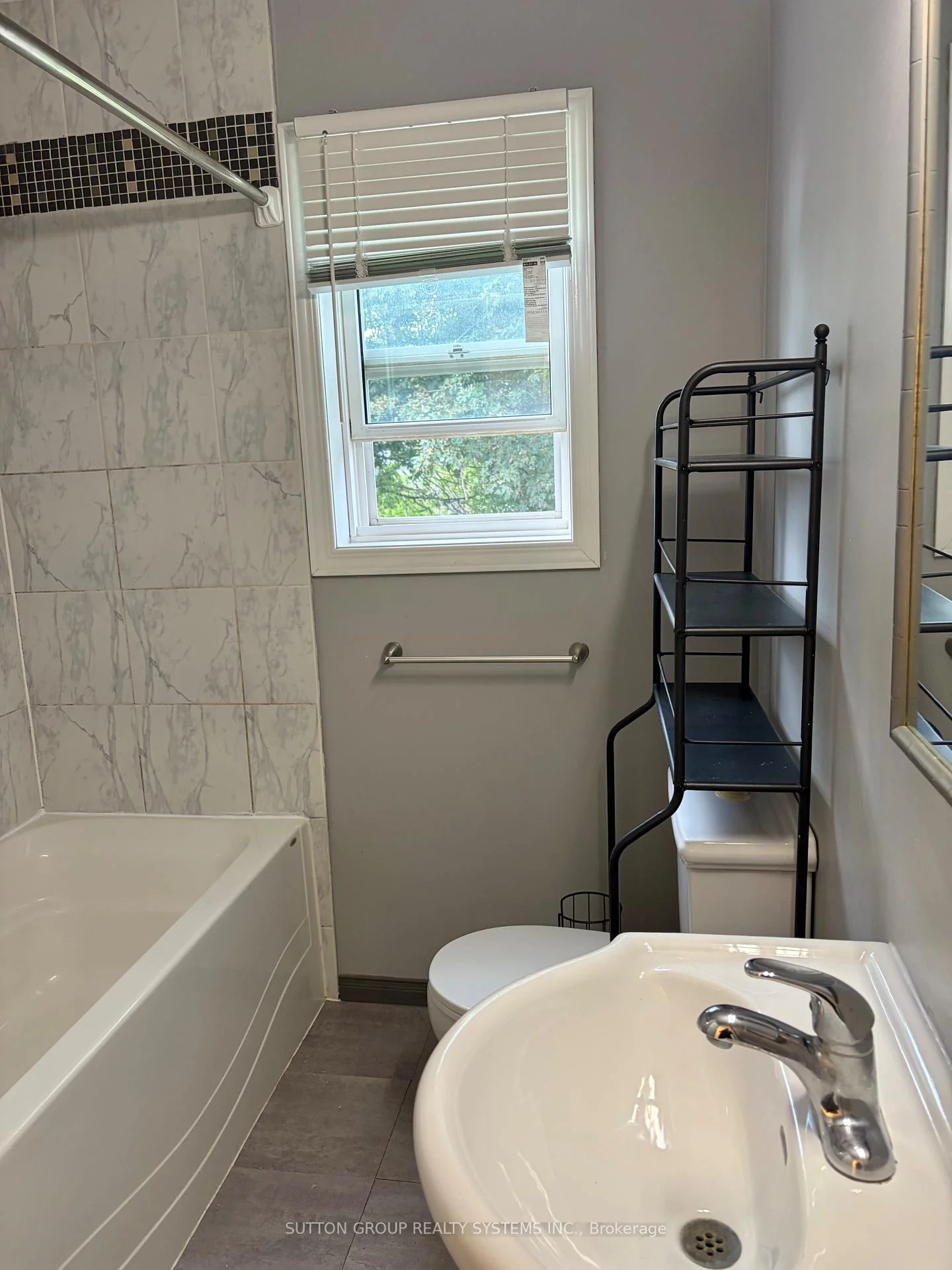 Photo 35 of 26 Compton Crescent, North York, Downsview-Roding-CFB — HOMEH