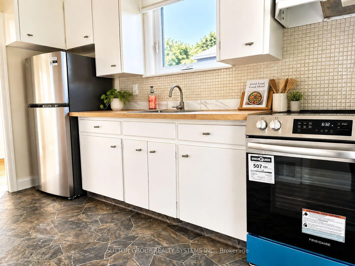 Photo 37 of 26 Compton Crescent, North York, Downsview-Roding-CFB — HOMEH