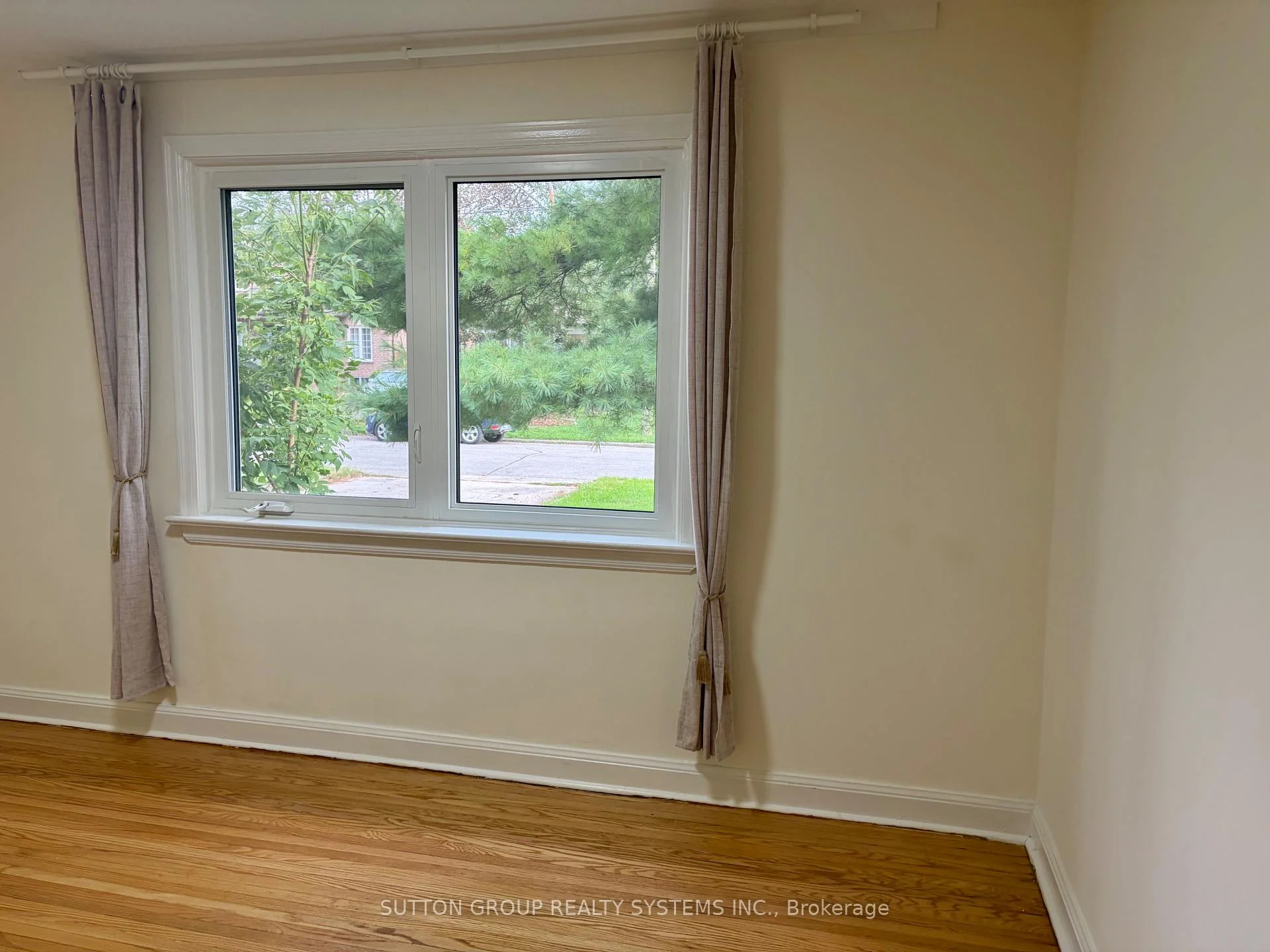Photo 47 of 26 Compton Crescent, North York, Downsview-Roding-CFB — HOMEH