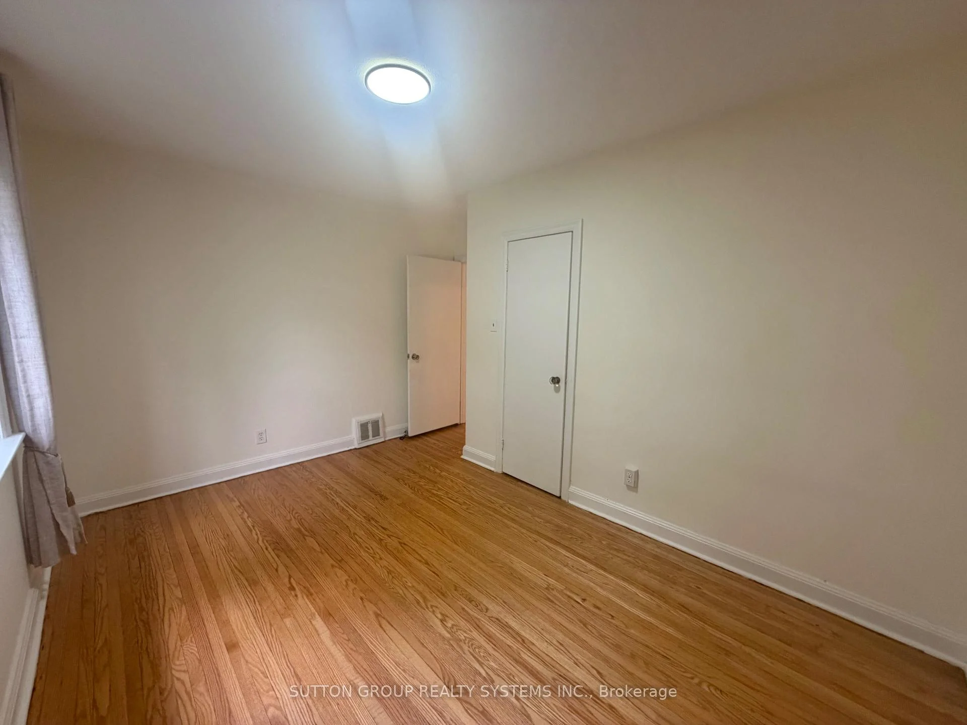 Photo 49 of 26 Compton Crescent, North York, Downsview-Roding-CFB — HOMEH
