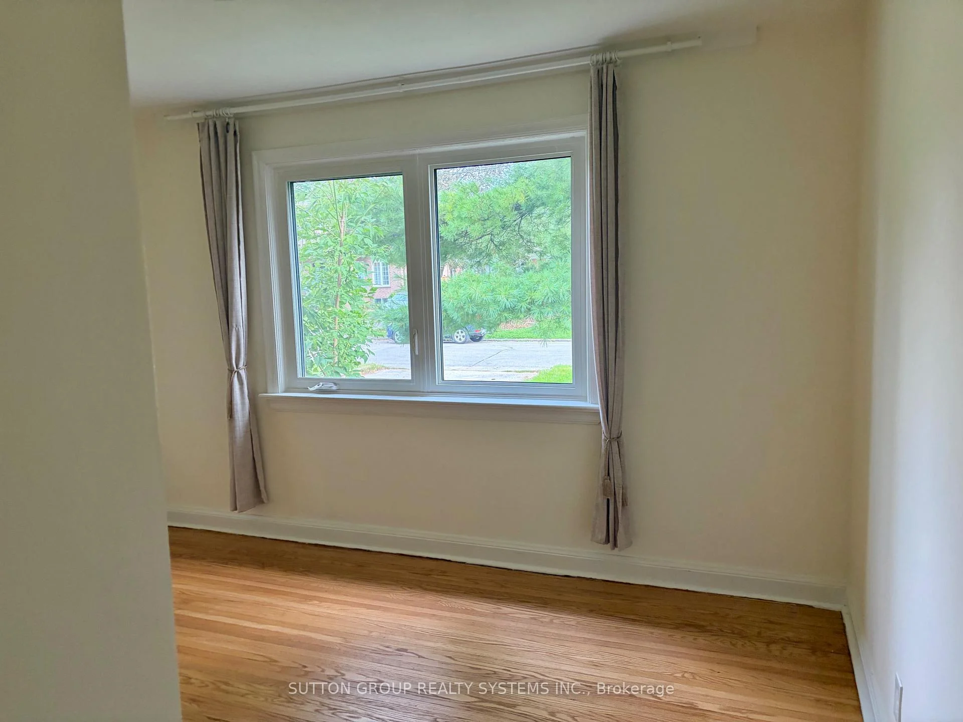 Photo 59 of 26 Compton Crescent, North York, Downsview-Roding-CFB — HOMEH