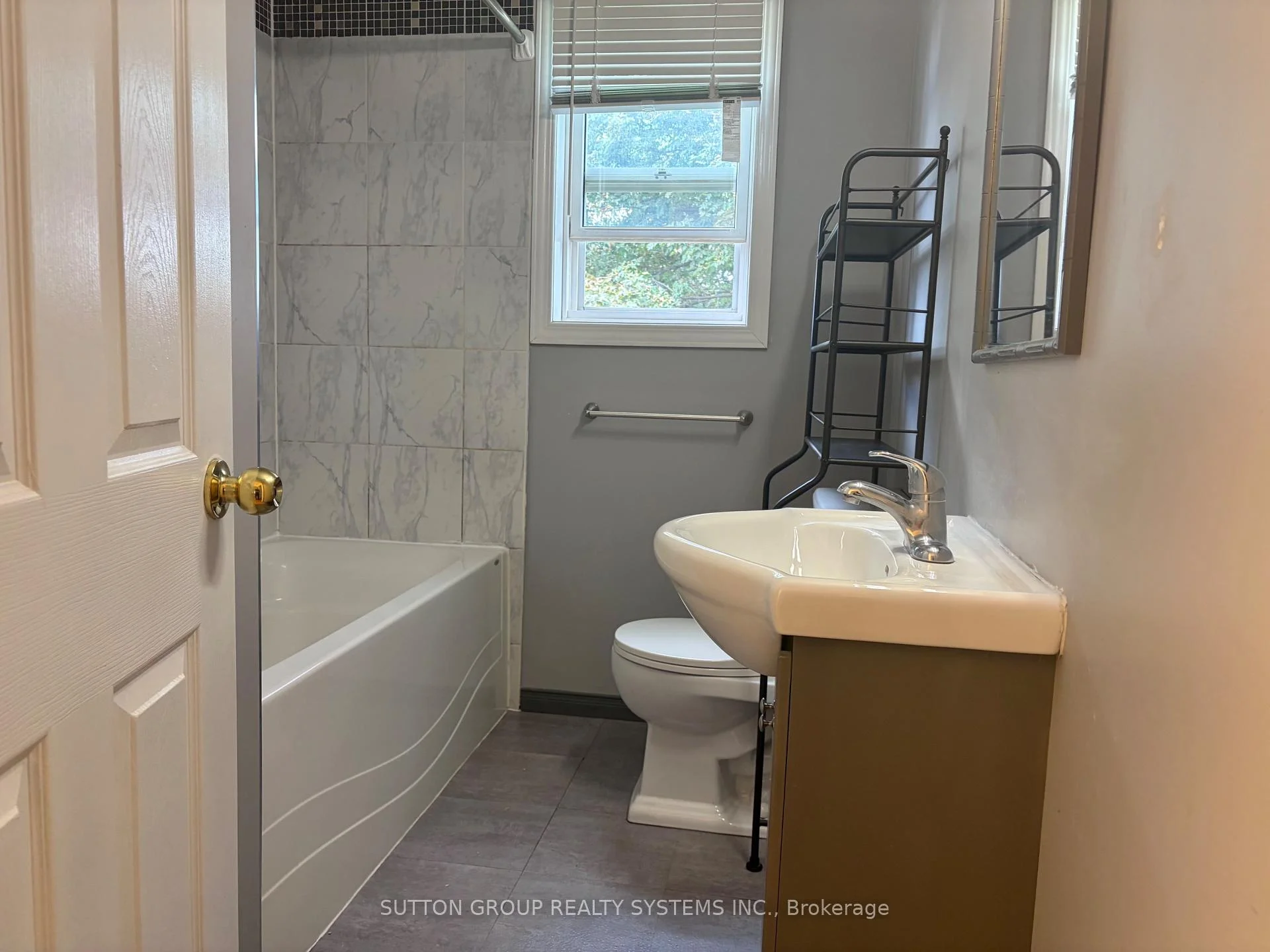 Photo 84 of 26 Compton Crescent, North York, Downsview-Roding-CFB — HOMEH