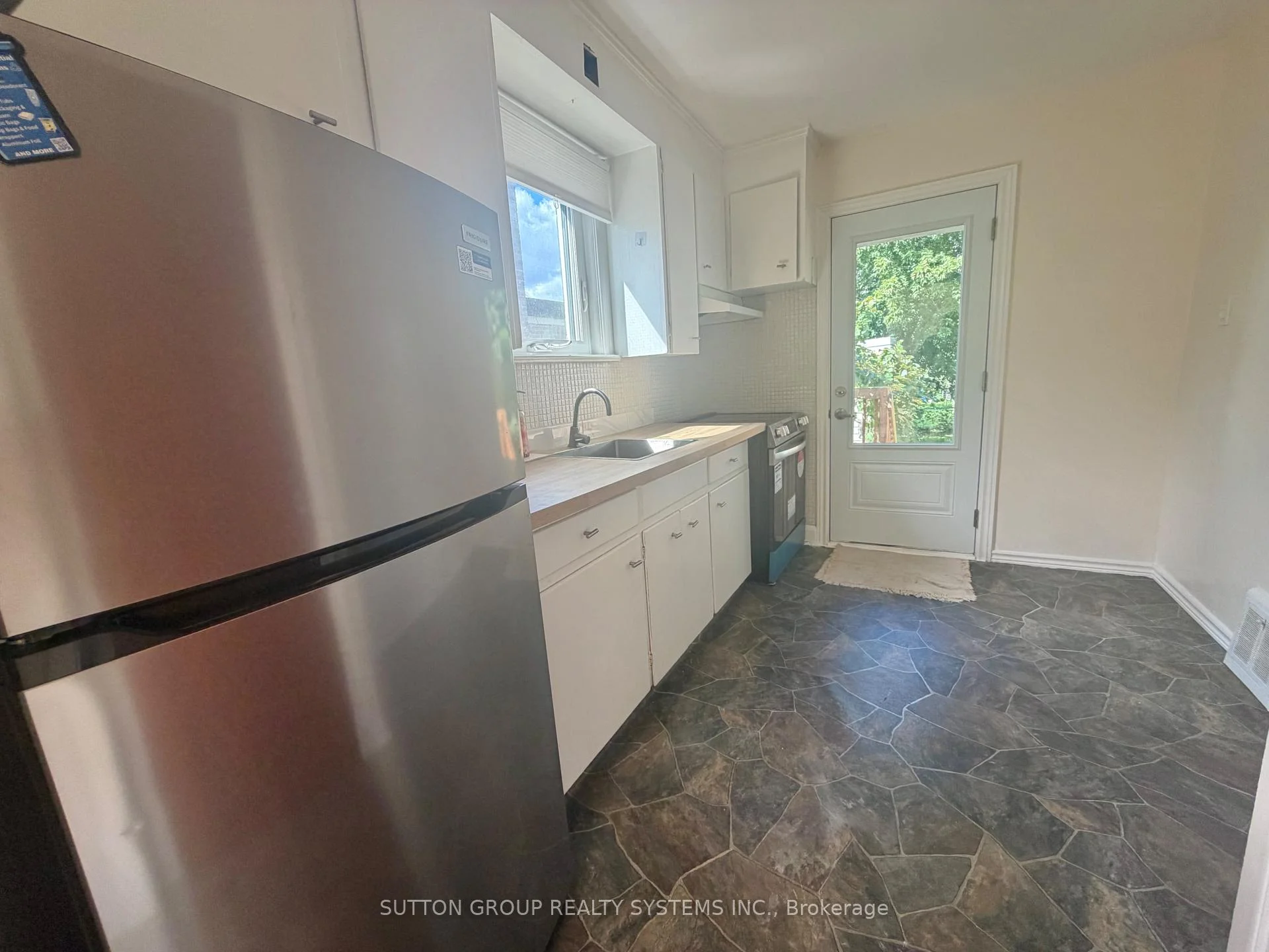 Photo 93 of 26 Compton Crescent, North York, Downsview-Roding-CFB — HOMEH