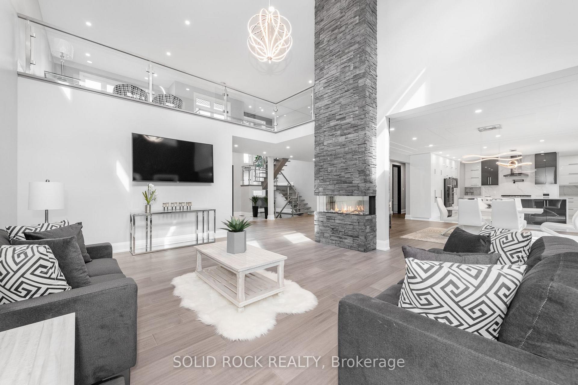 Photo 3 of 224 Roger Road, Ottawa, Alta Vista/Faircrest Heights — HOMEH