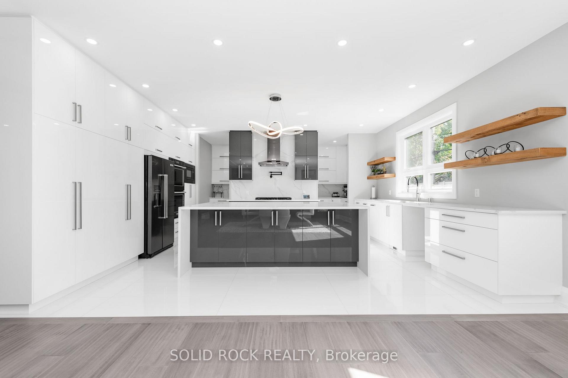 Photo 5 of 224 Roger Road, Ottawa, Alta Vista/Faircrest Heights — HOMEH