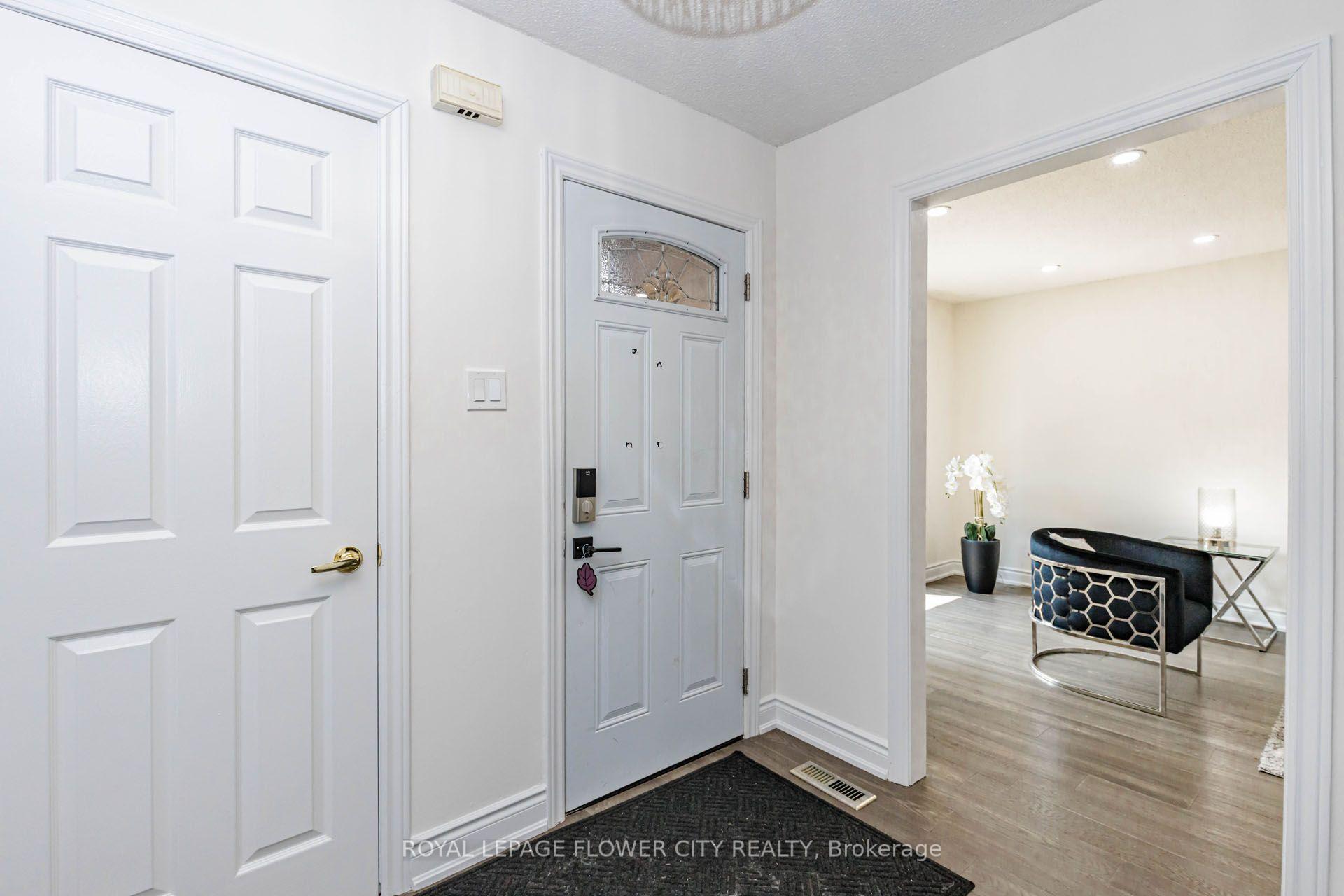 Photo 4 of 1530 Somergrove Crescent, Pickering, Brock Ridge — HOMEH