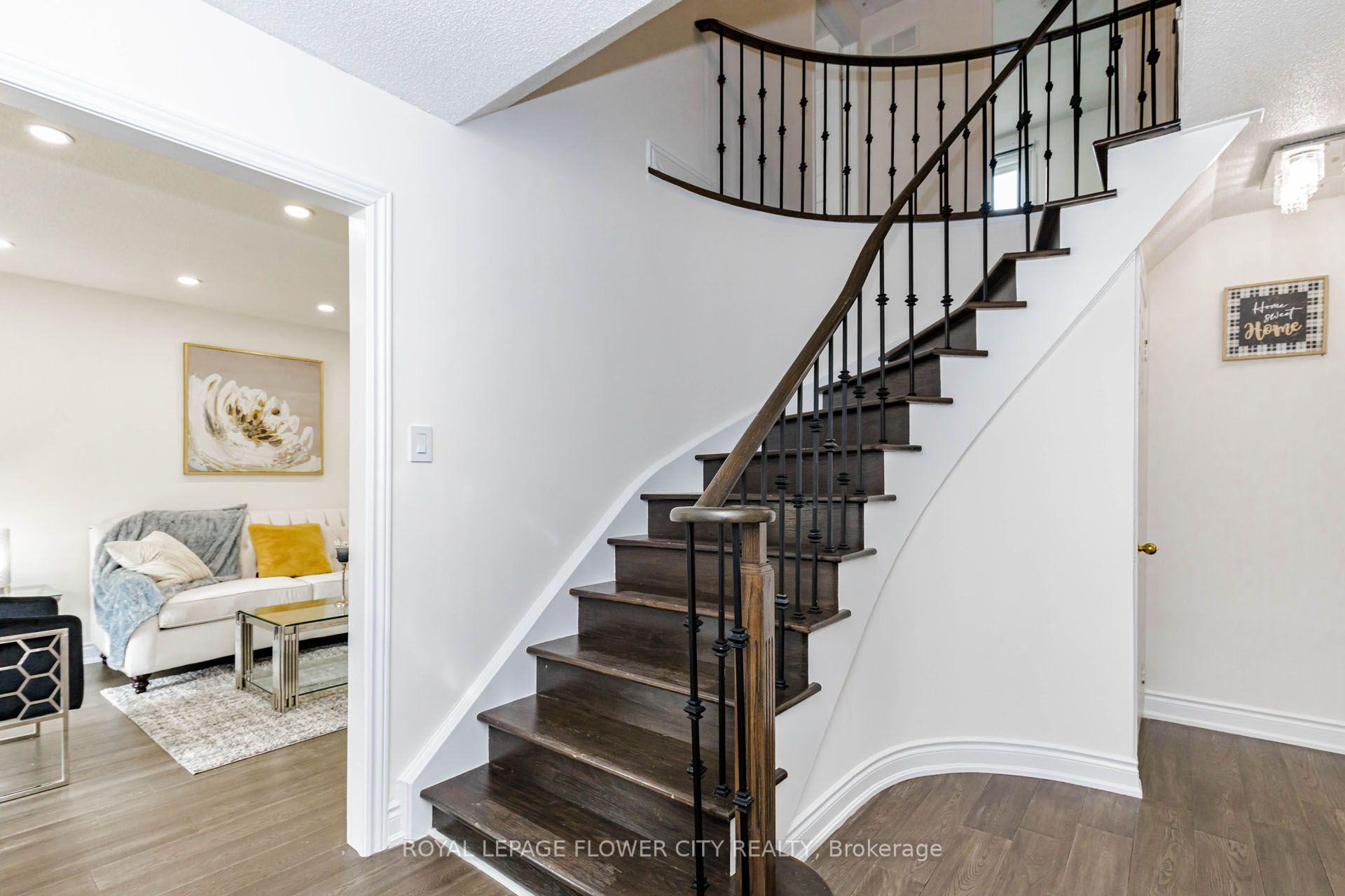 Photo 5 of 1530 Somergrove Crescent, Pickering, Brock Ridge — HOMEH
