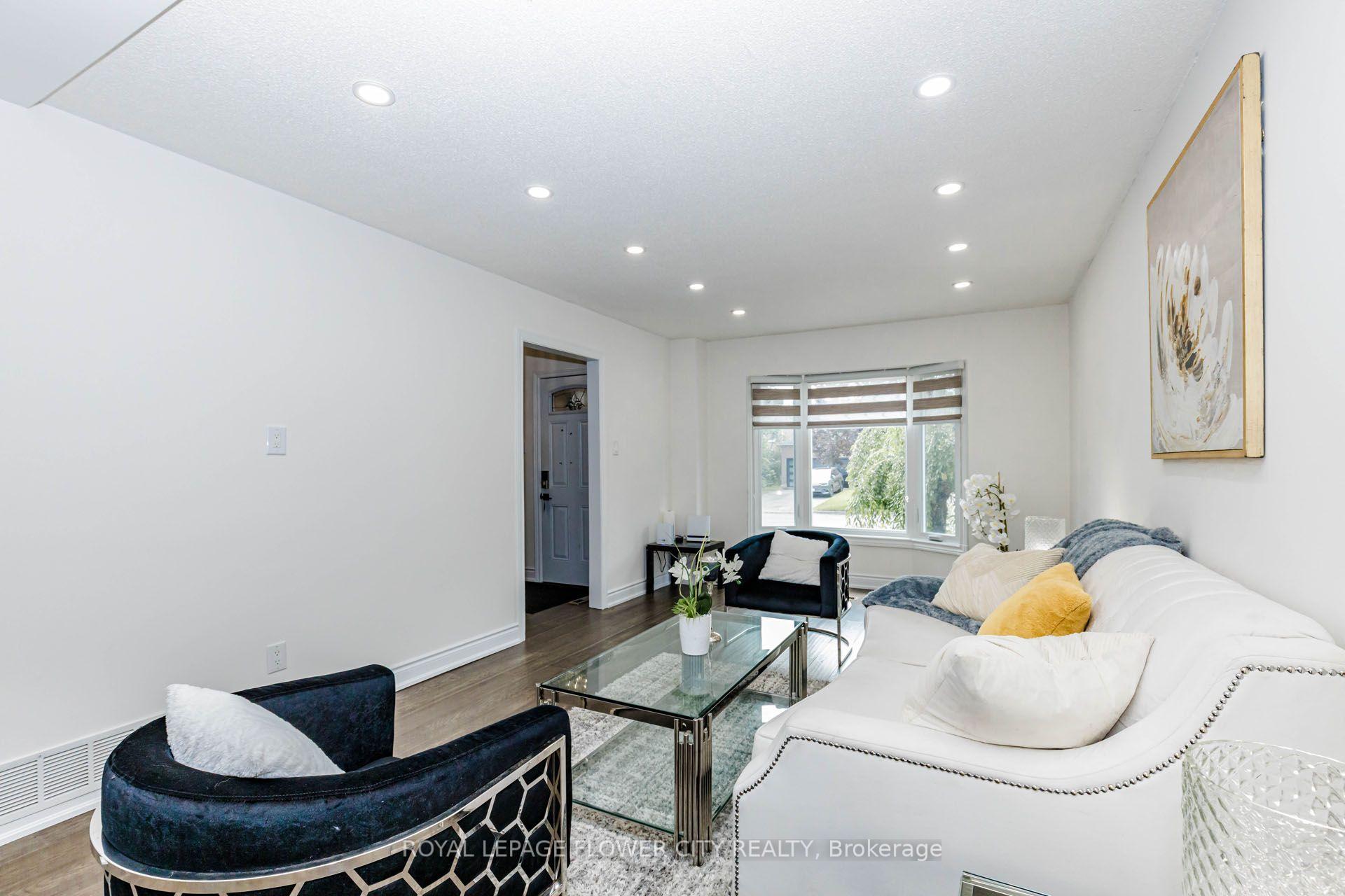 Photo 8 of 1530 Somergrove Crescent, Pickering, Brock Ridge — HOMEH
