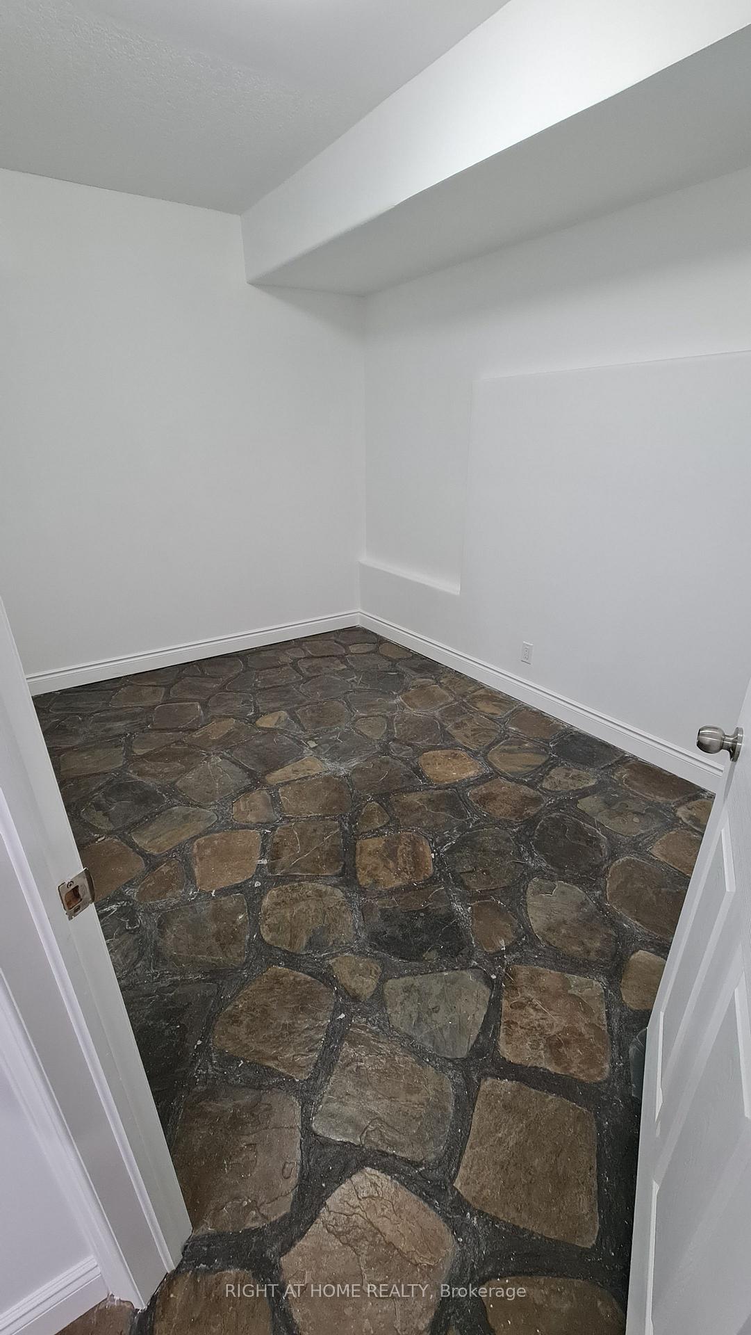 Photo 22 of Unit 2, 172 Lena Crescent, Cambridge, Greenway-Chaplin — HOMEH