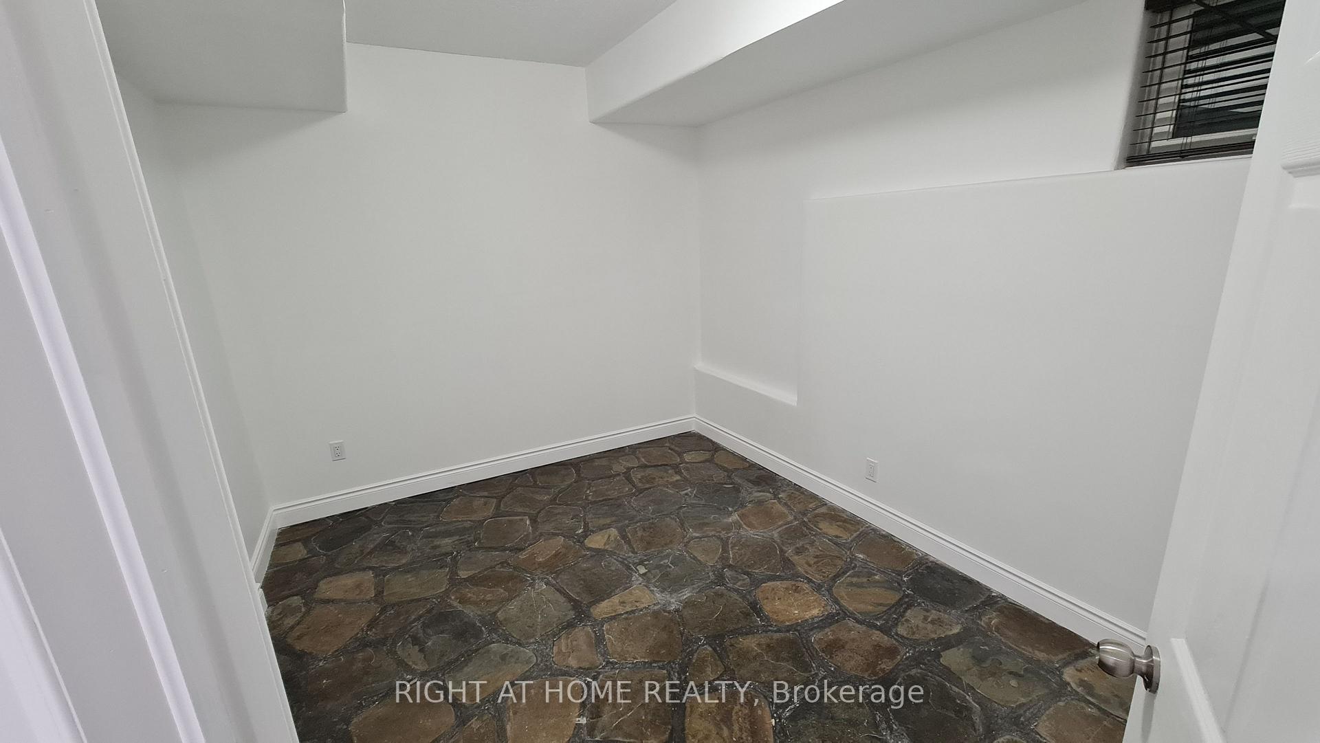 Photo 23 of Unit 2, 172 Lena Crescent, Cambridge, Greenway-Chaplin — HOMEH