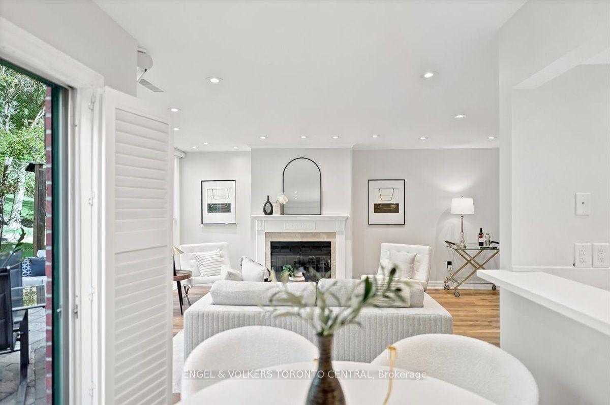 Photo 4 of Unit TH18, 100 Arbors Lane, Vaughan, West Woodbridge — HOMEH