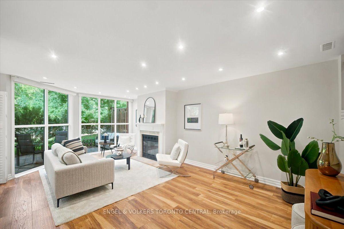 Photo 6 of Unit TH18, 100 Arbors Lane, Vaughan, West Woodbridge — HOMEH